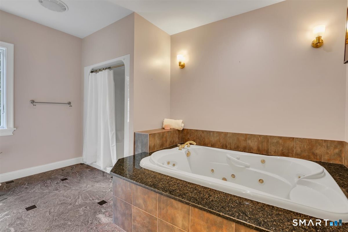 52 Country Club Road Property Photo 24