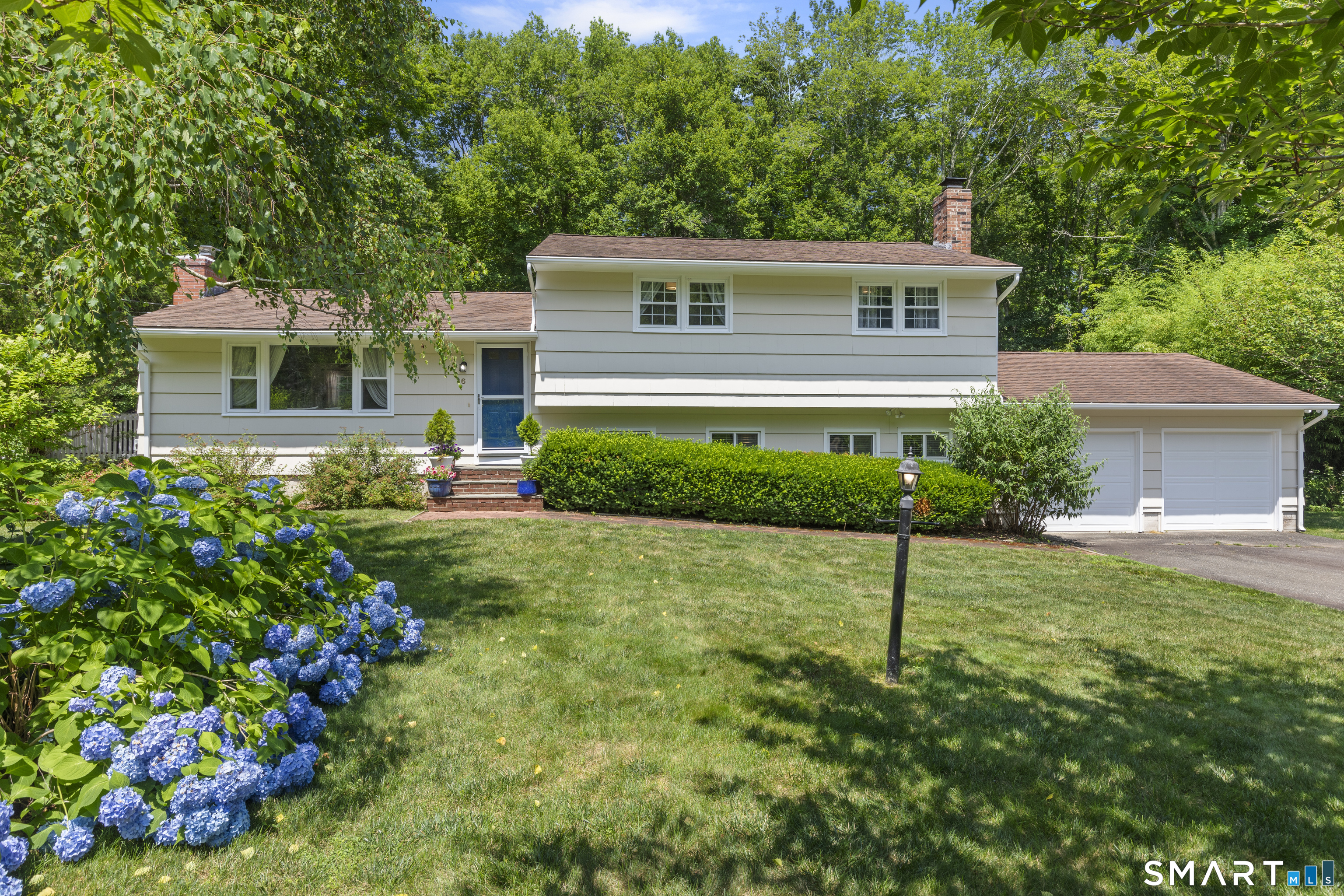 16 Tamarac Drive Property Photo 1