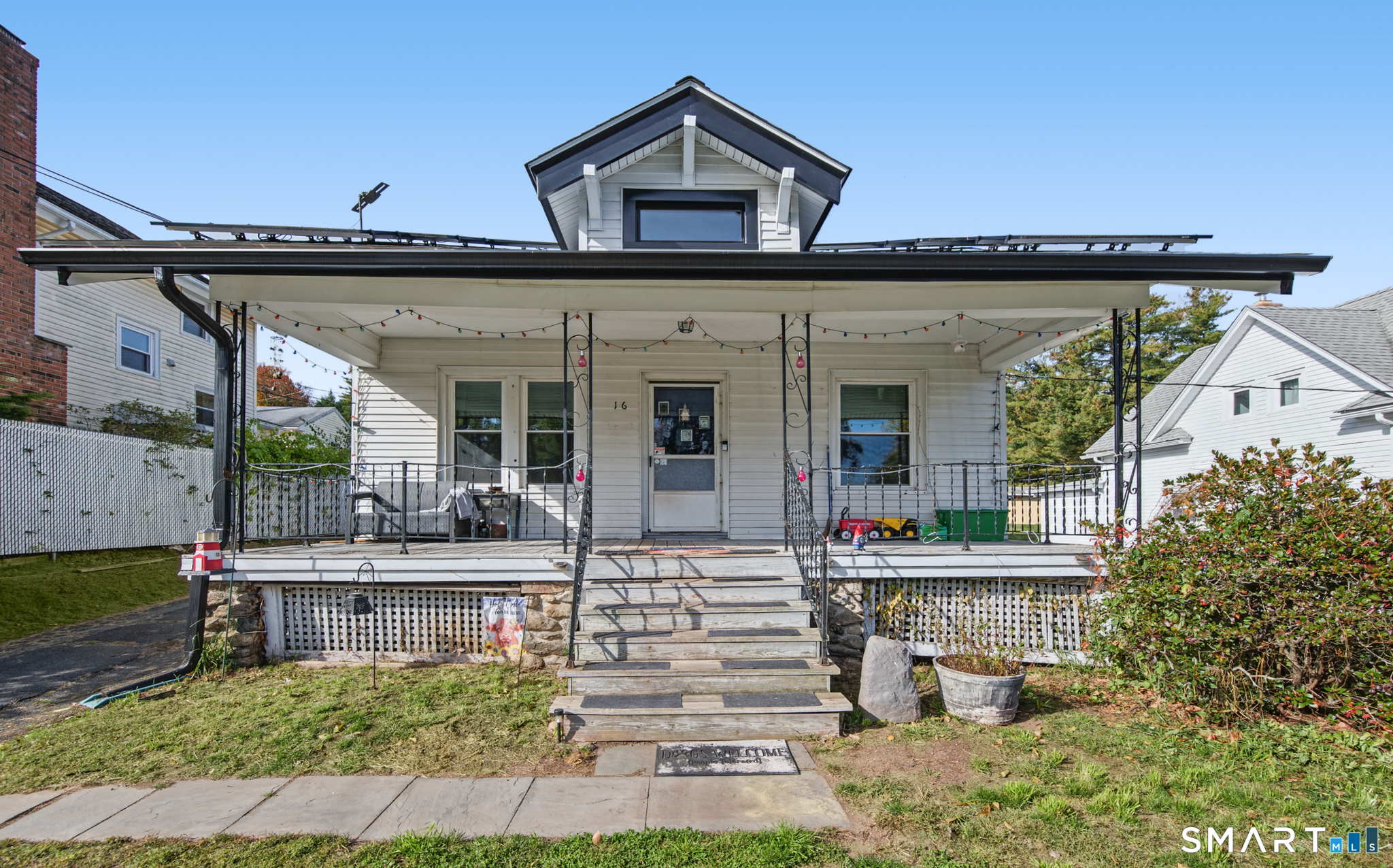 16 Oak Street Property Photo 1