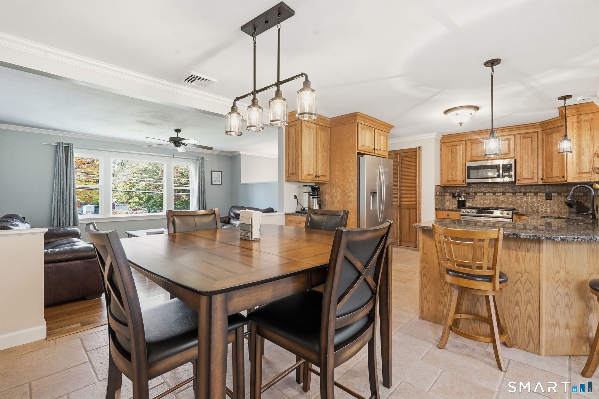 552 Long Hill Avenue Property Photo 11