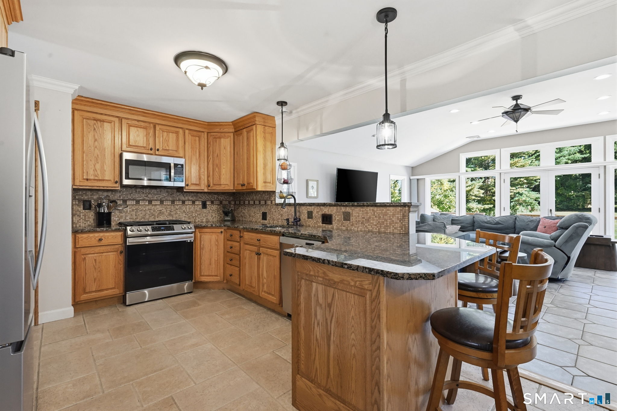 552 Long Hill Avenue Property Photo 12