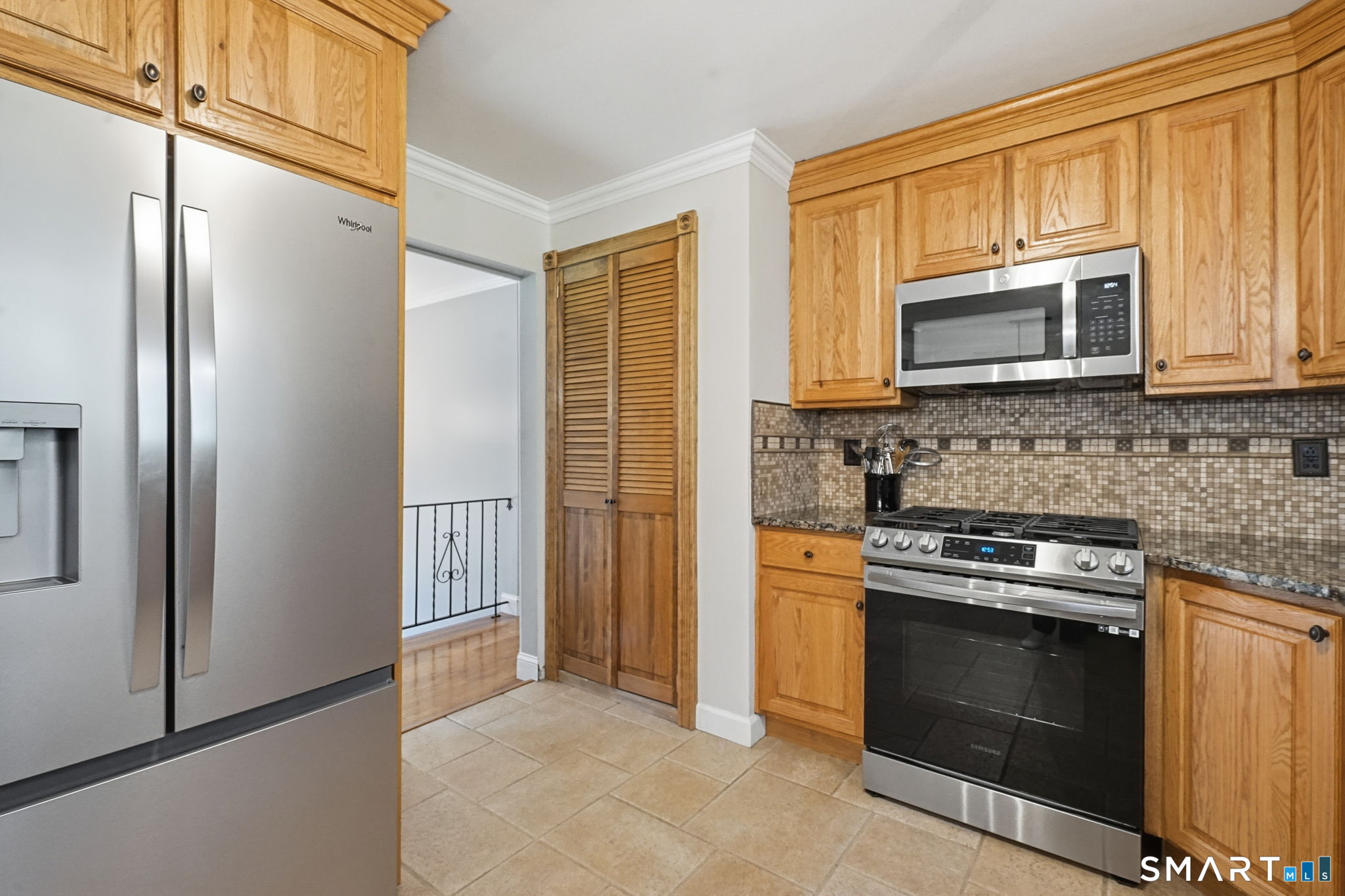 552 Long Hill Avenue Property Photo 13