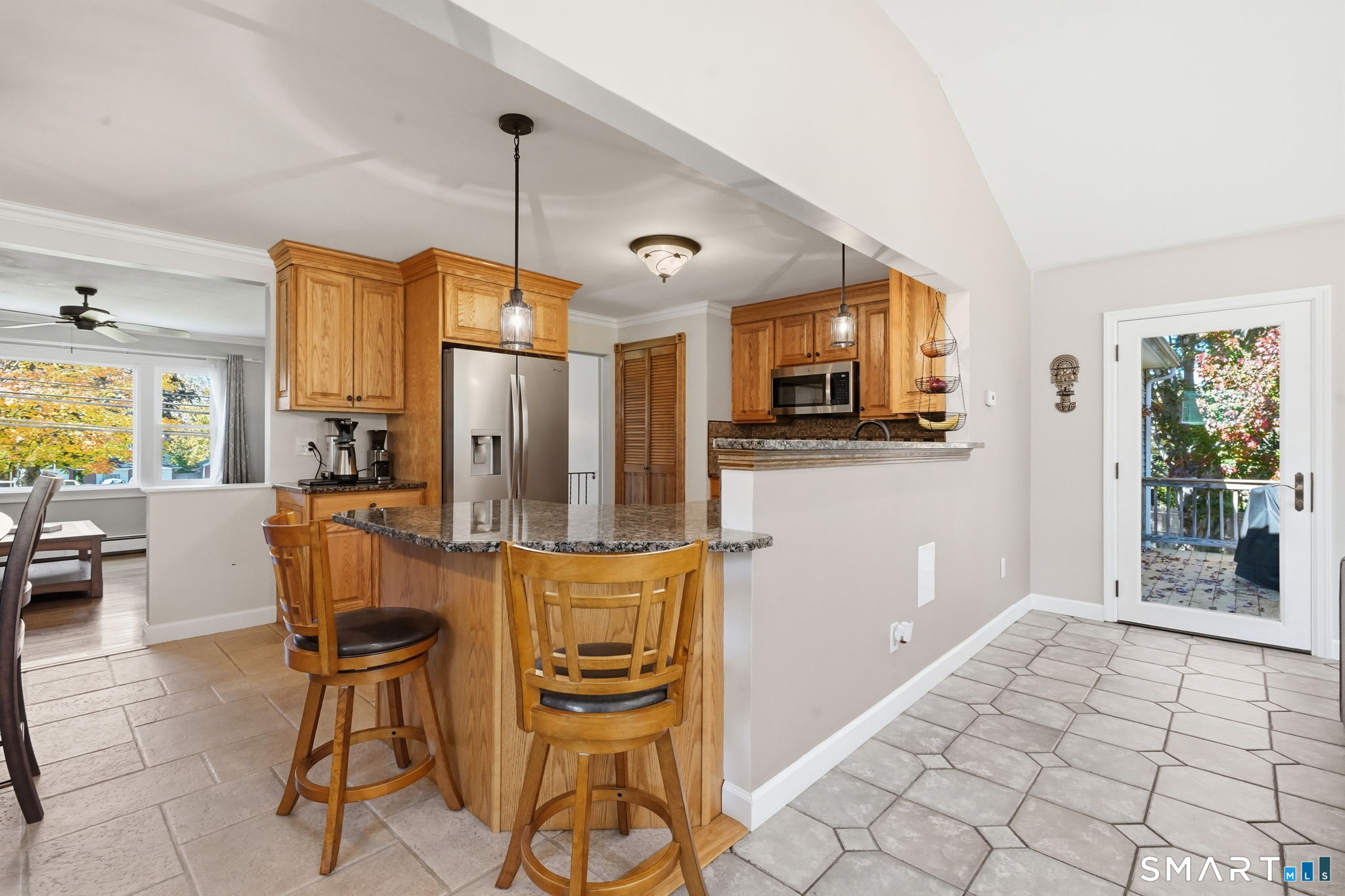552 Long Hill Avenue Property Photo 14