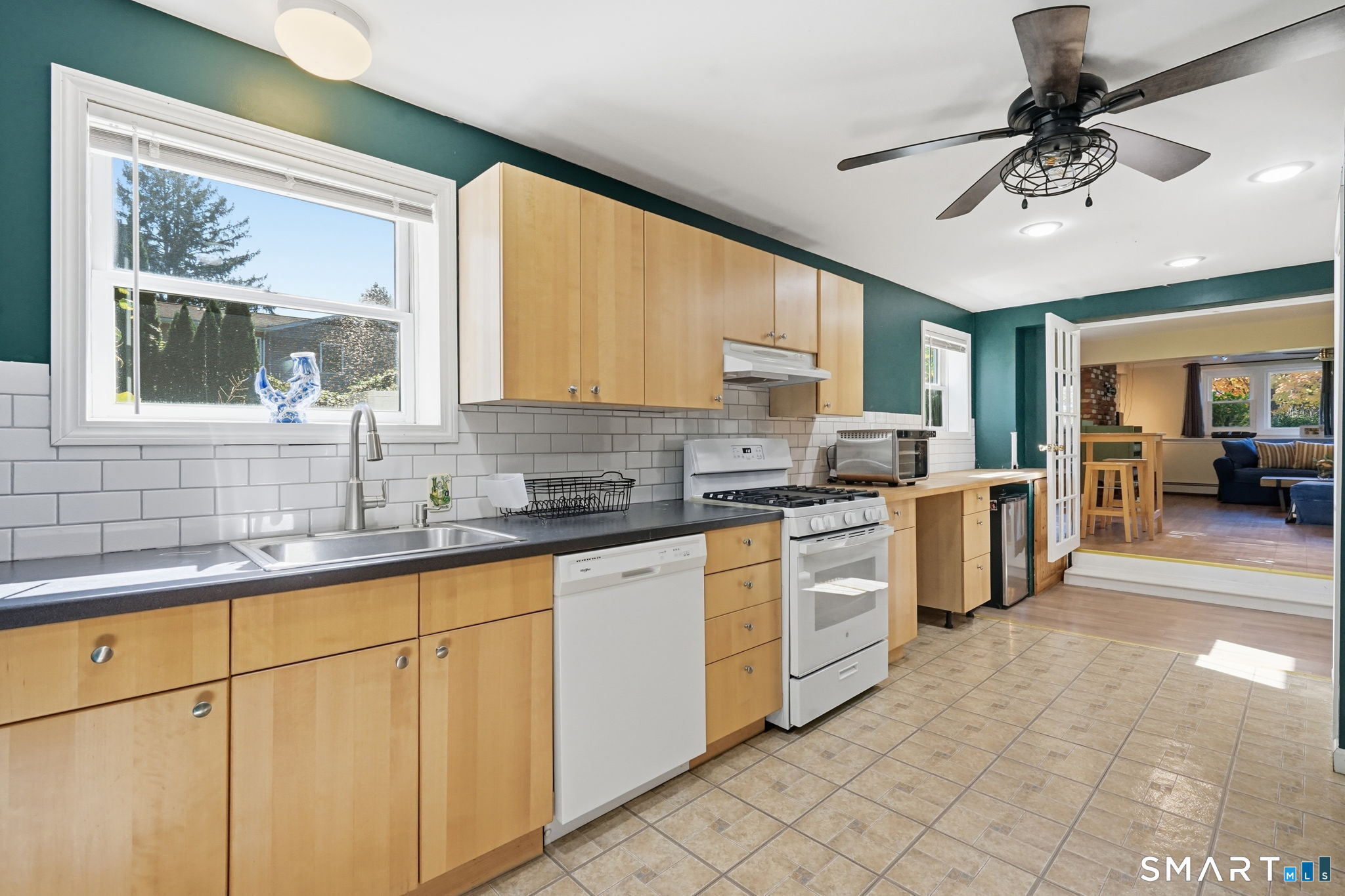 552 Long Hill Avenue Property Photo 31