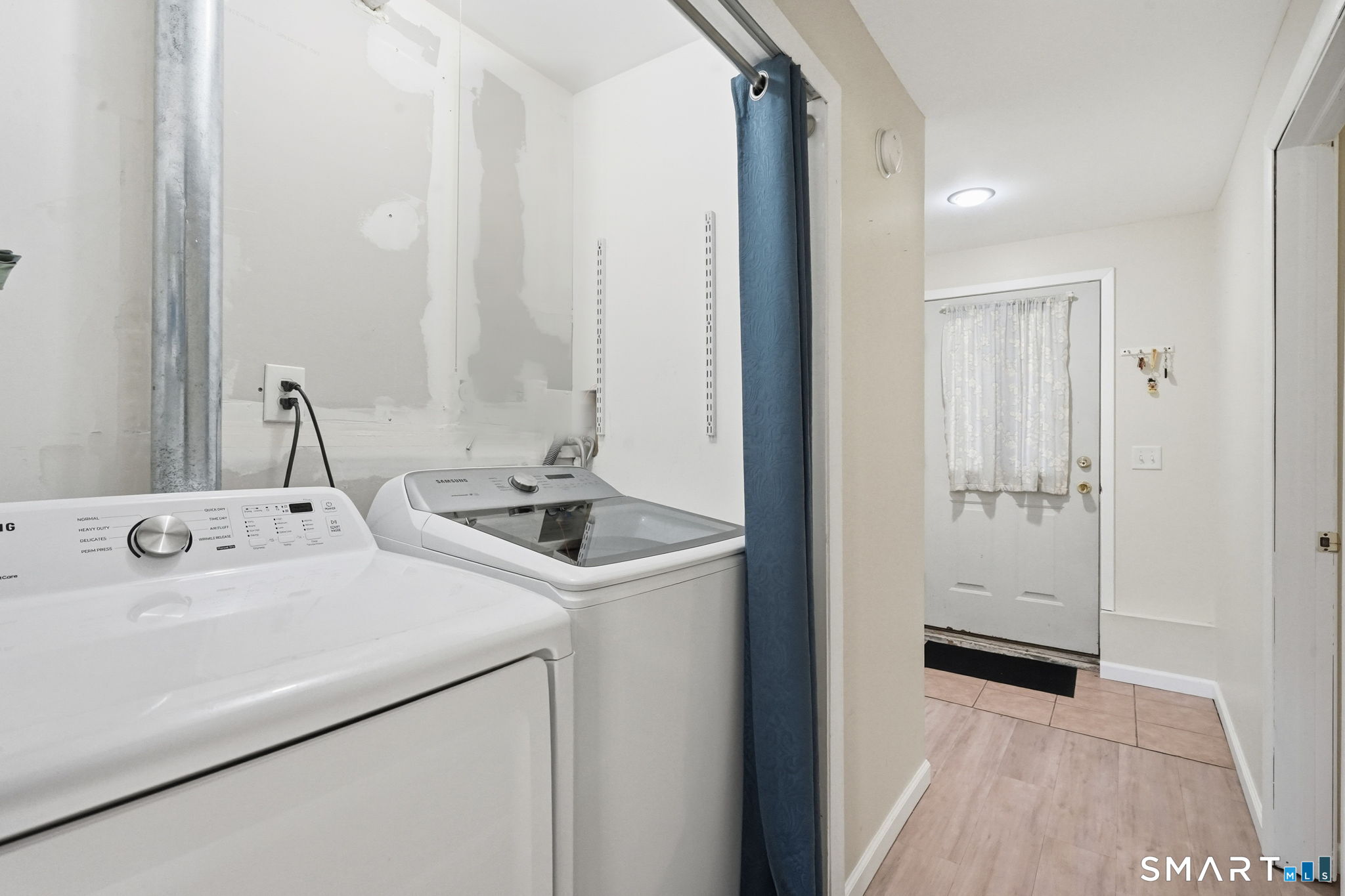 552 Long Hill Avenue Property Photo 32