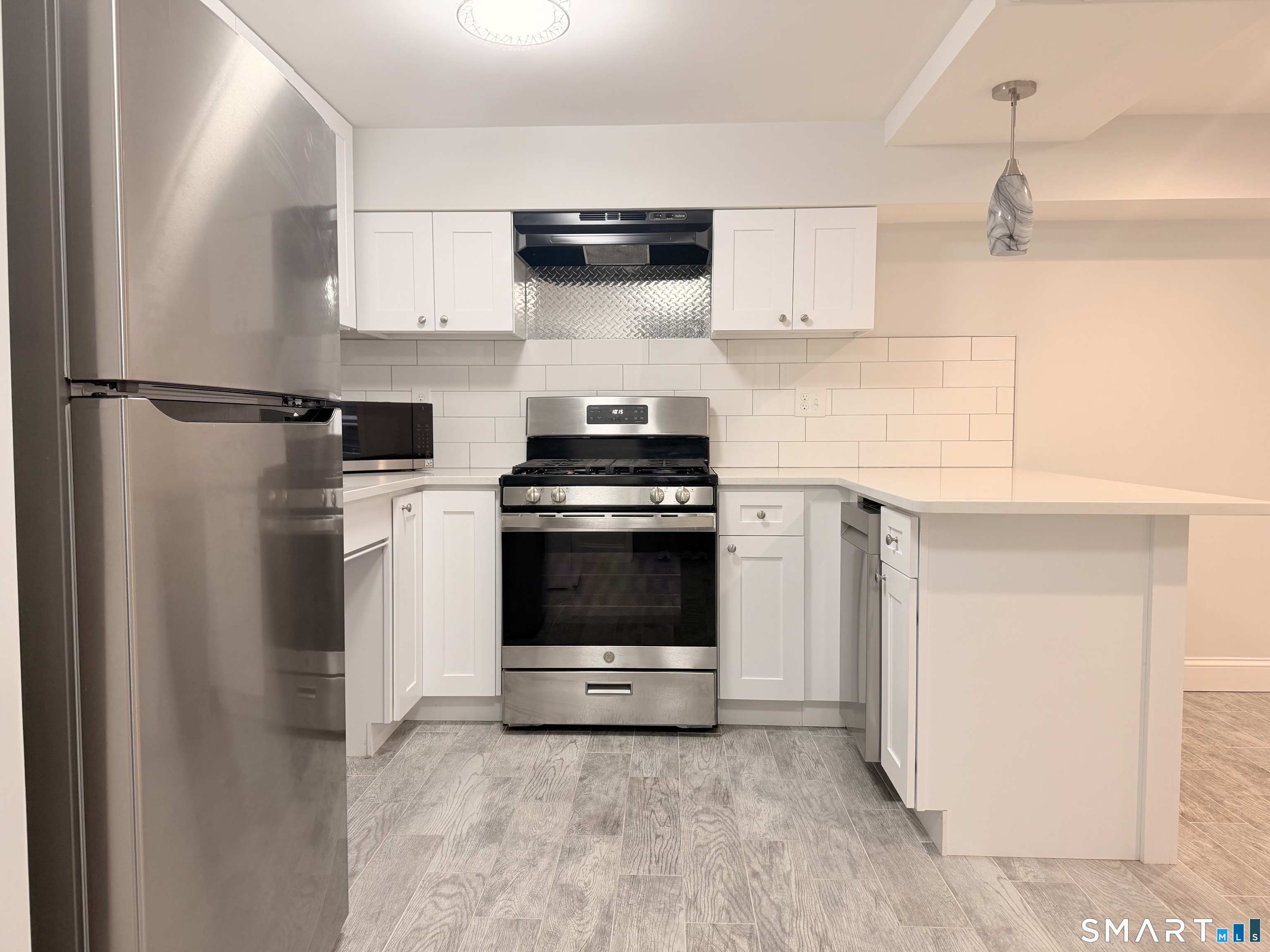 1085-2 Whalley 2 Avenue Property Photo 2