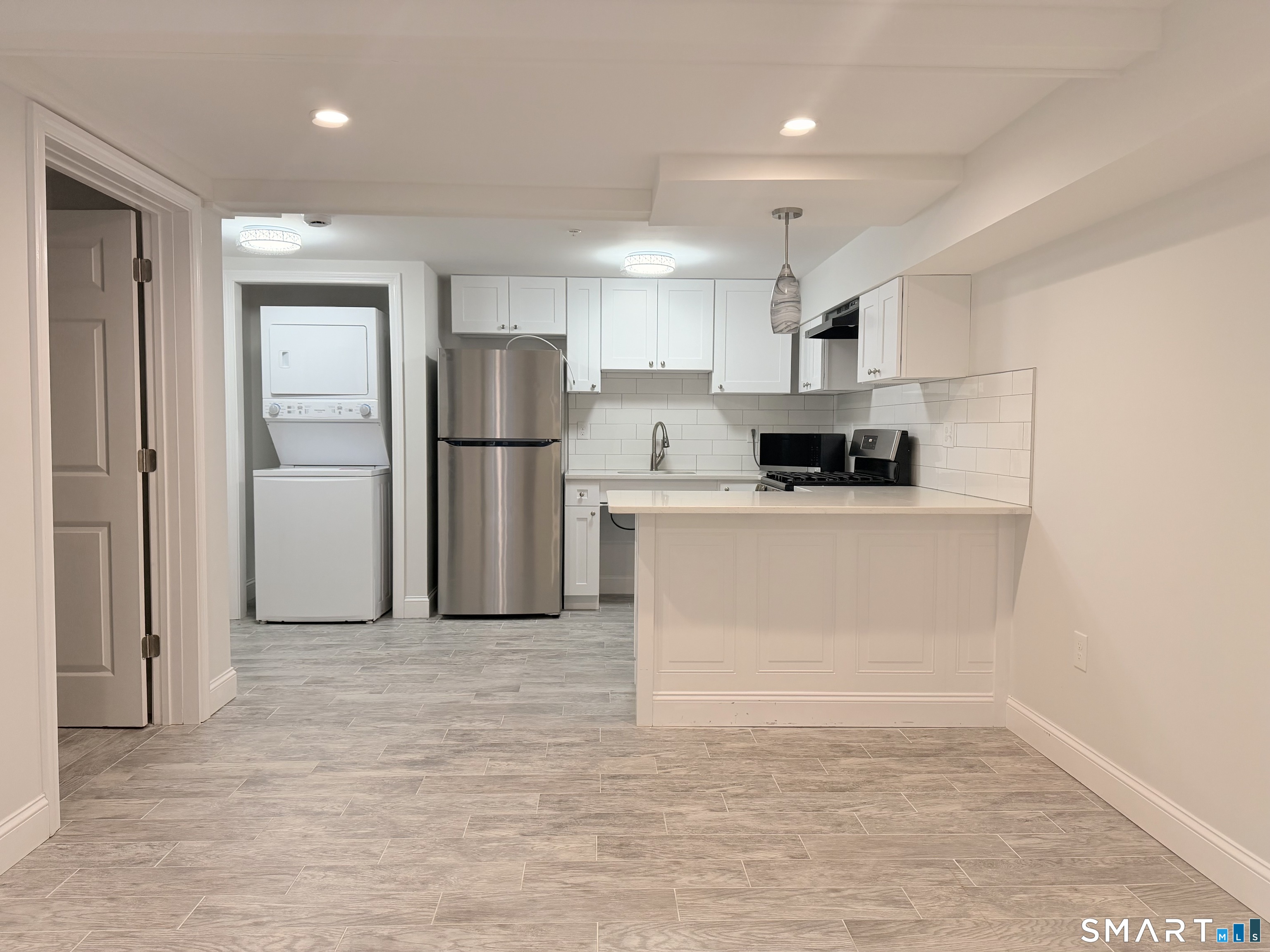 1085-2 Whalley 2 Avenue Property Photo 3
