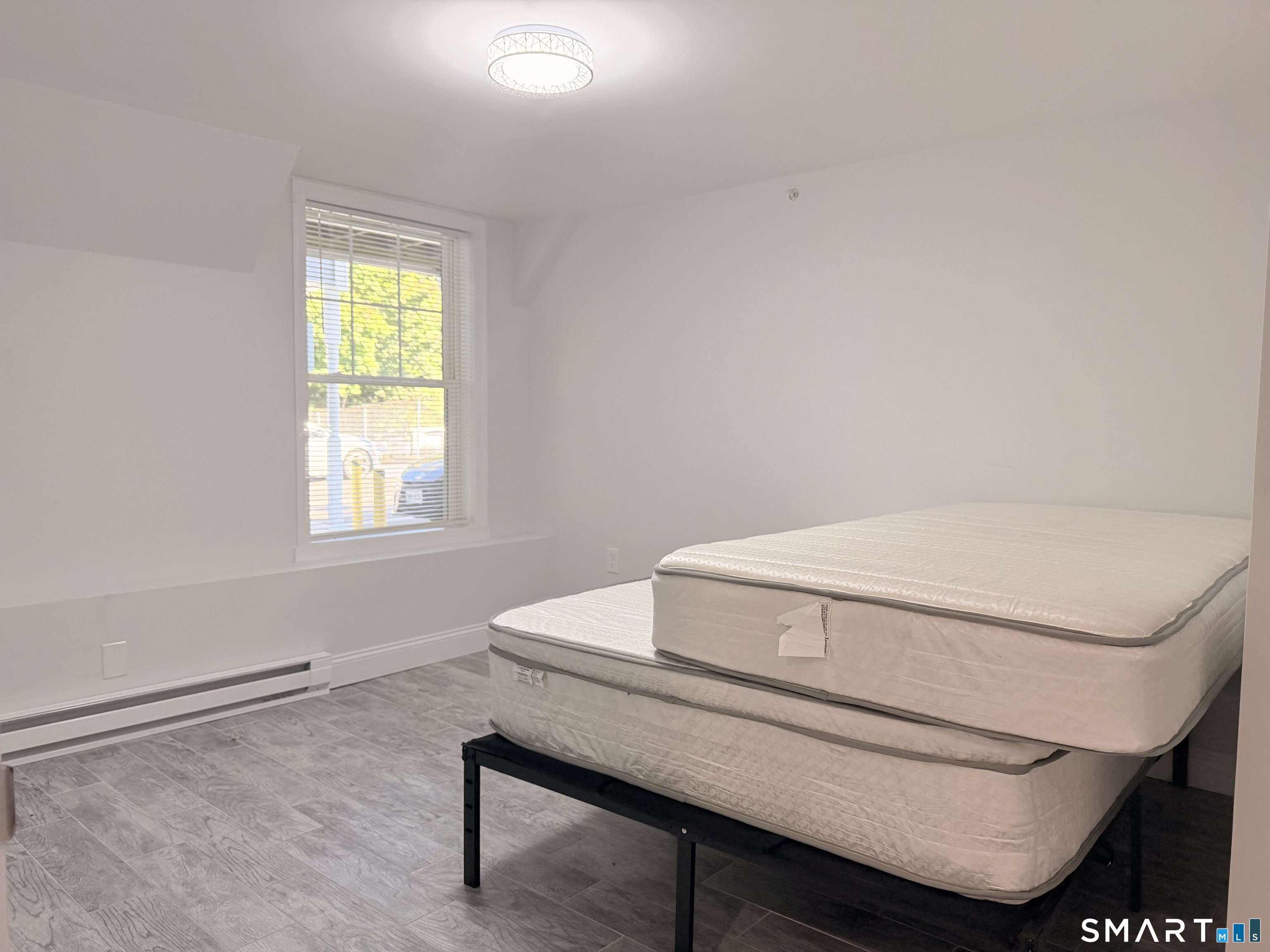 1085-2 Whalley 2 Avenue Property Photo 5