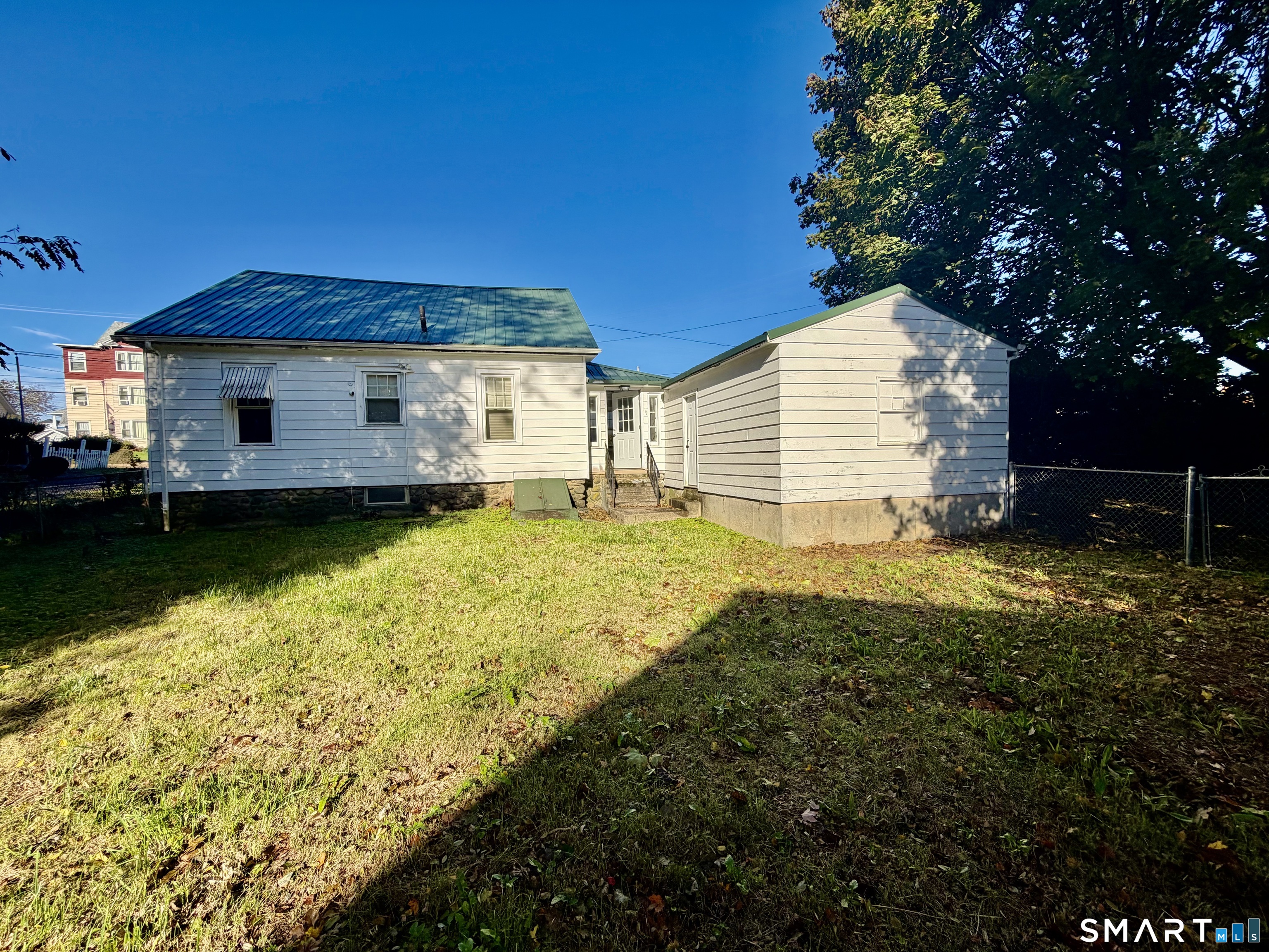 702 Cooke Street Property Photo 3