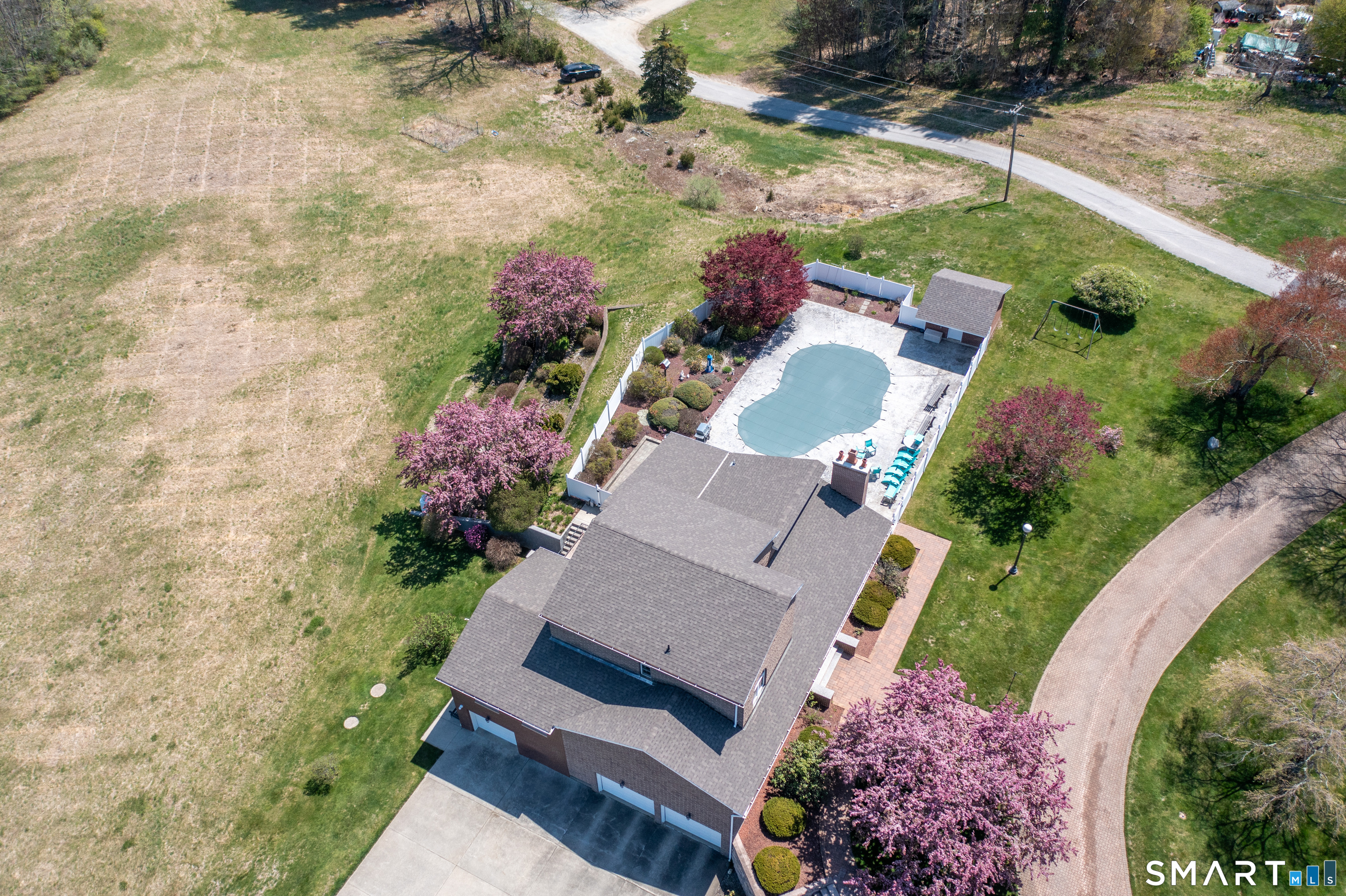 524 Wauregan Road Property Photo 8