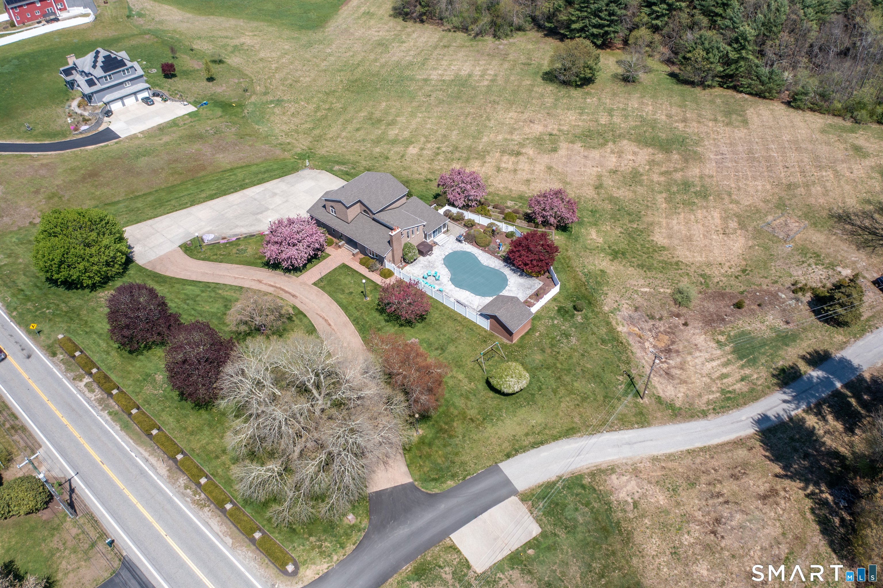 524 Wauregan Road Property Photo 10
