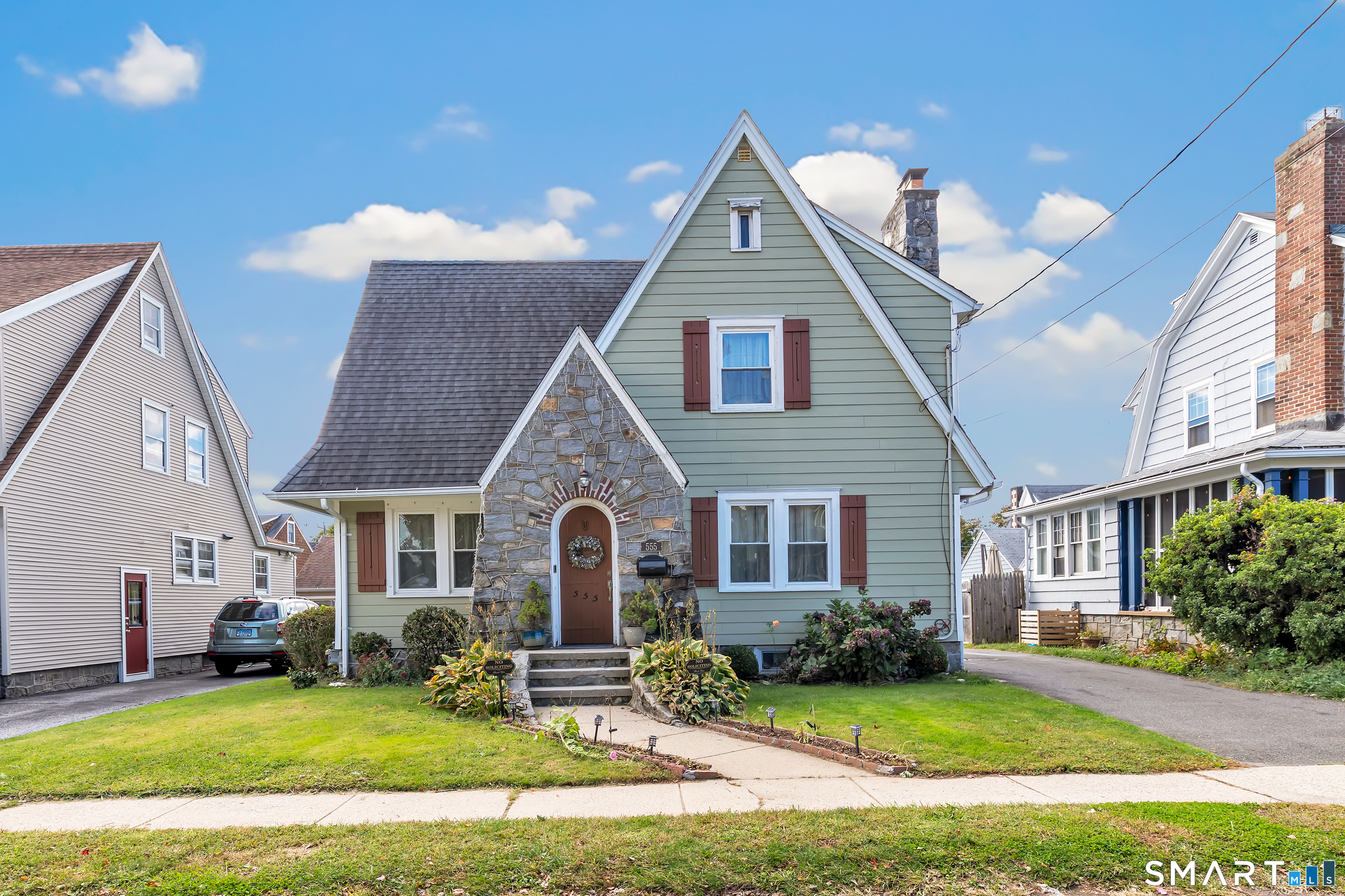 555 Windsor Avenue Property Photo 1