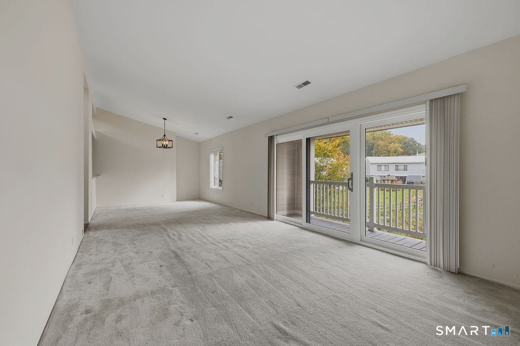 33 Olcott 33 Way Property Photo 4