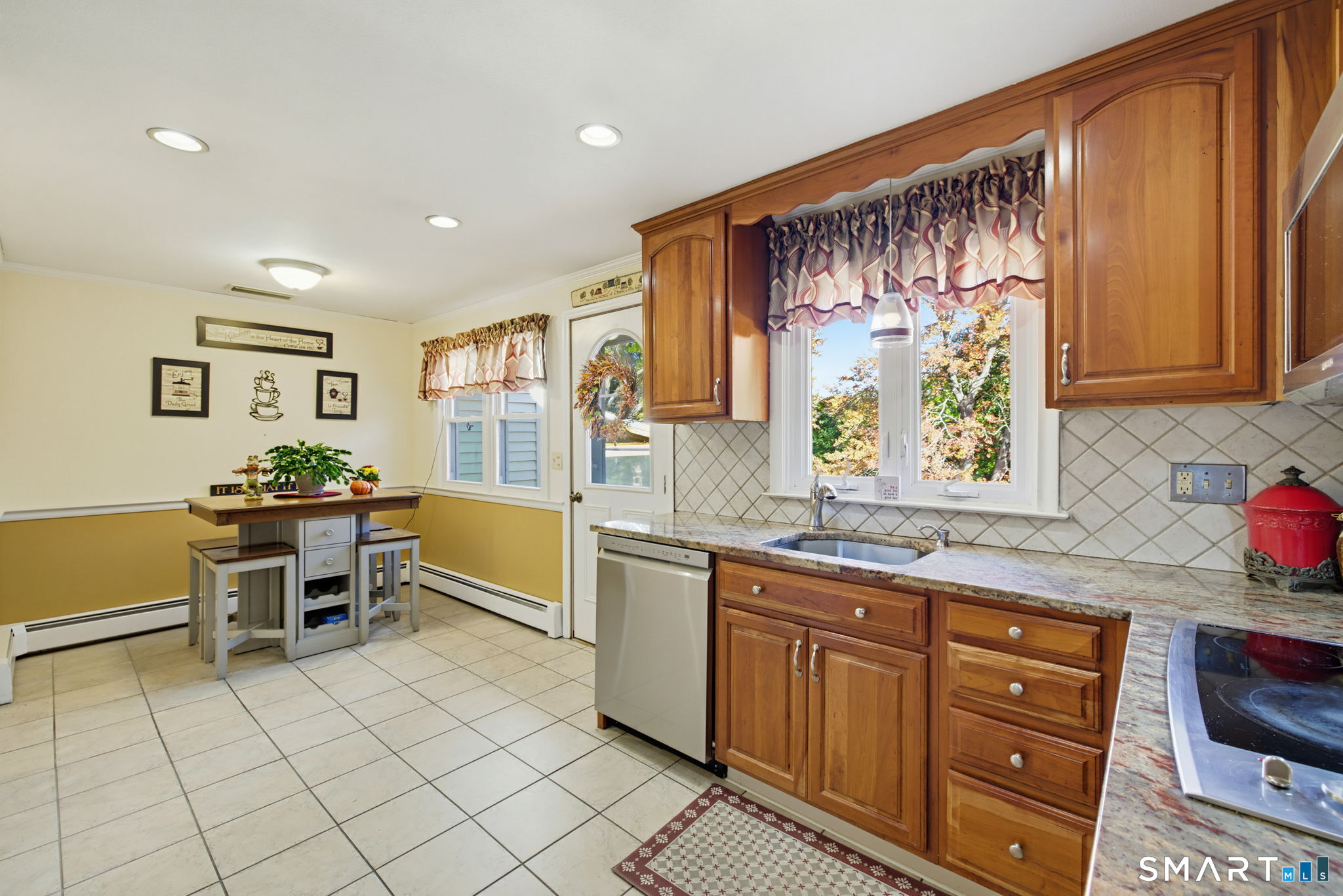 46 Pond Side Drive Property Photo 8
