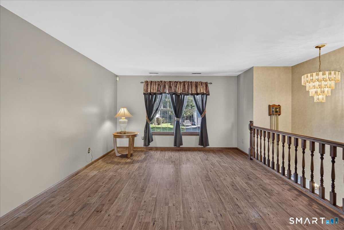 7 Oakledge Circle Property Photo 5