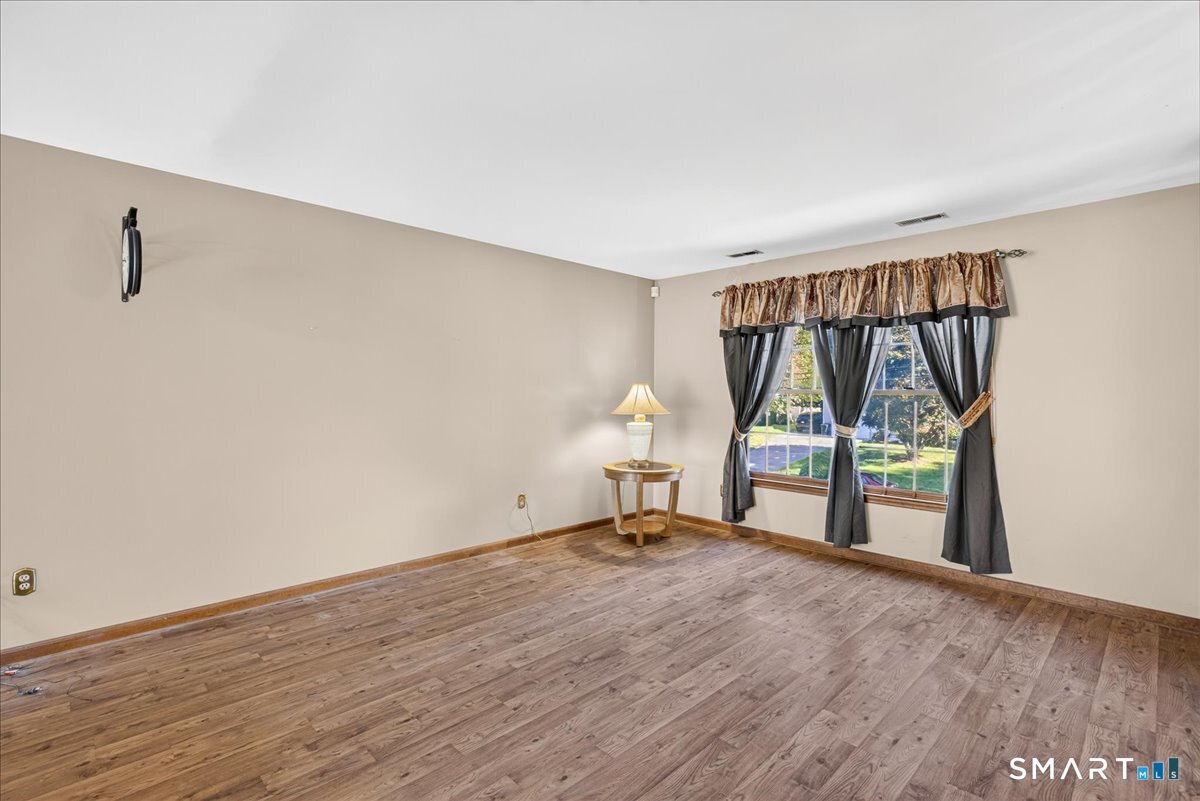 7 Oakledge Circle Property Photo 6