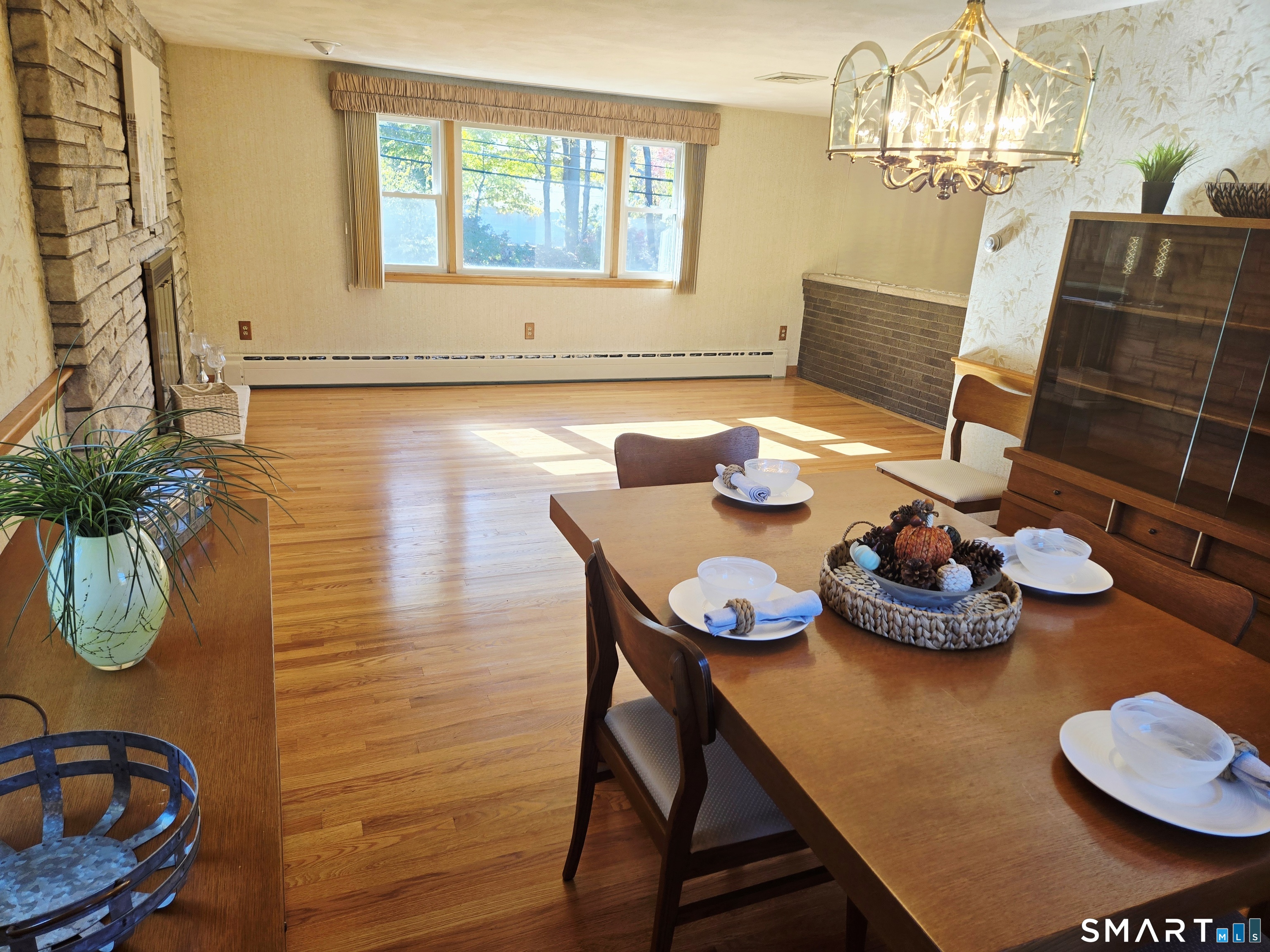 75 Neipsic Road Property Photo 9
