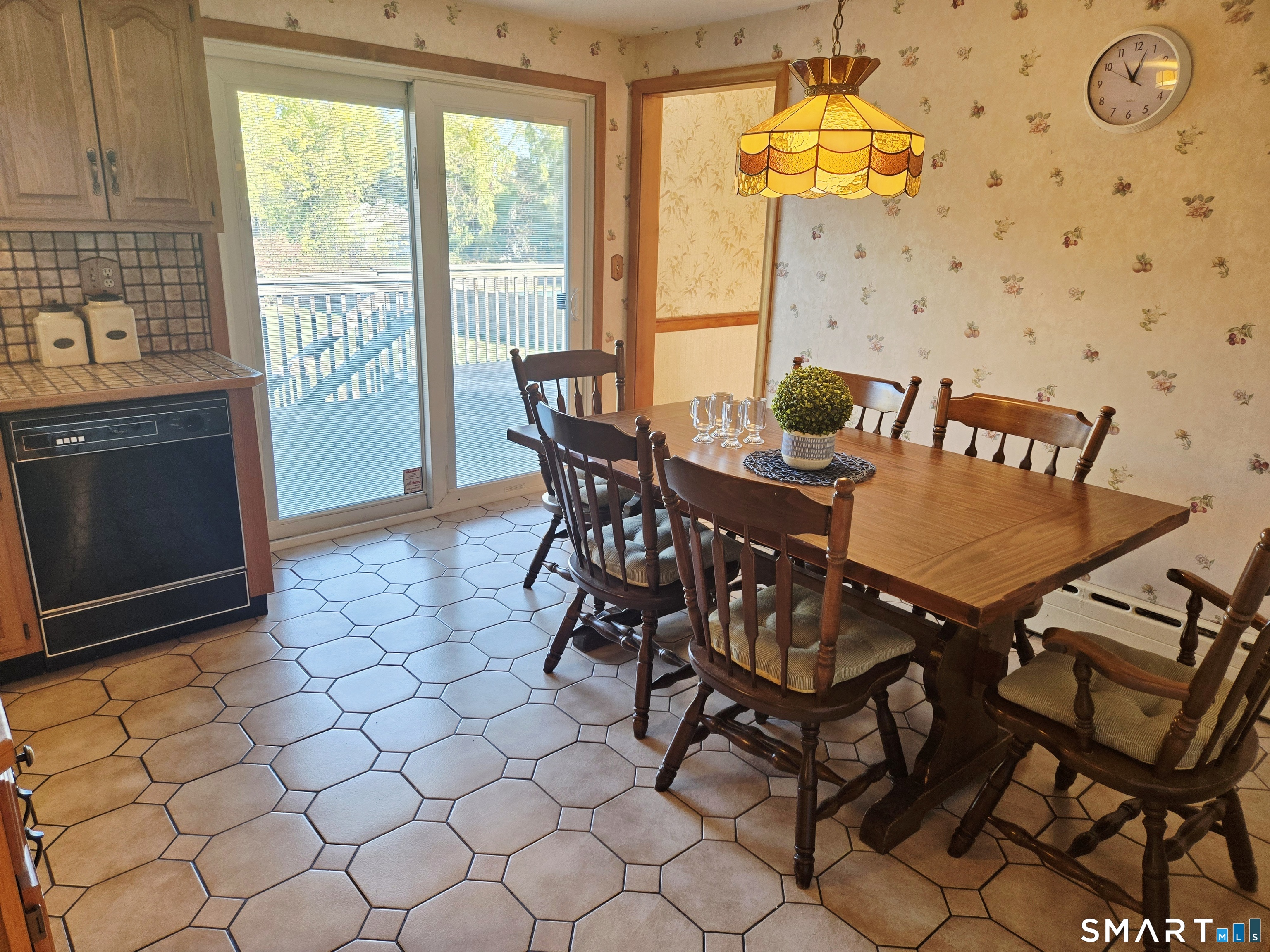 75 Neipsic Road Property Photo 11