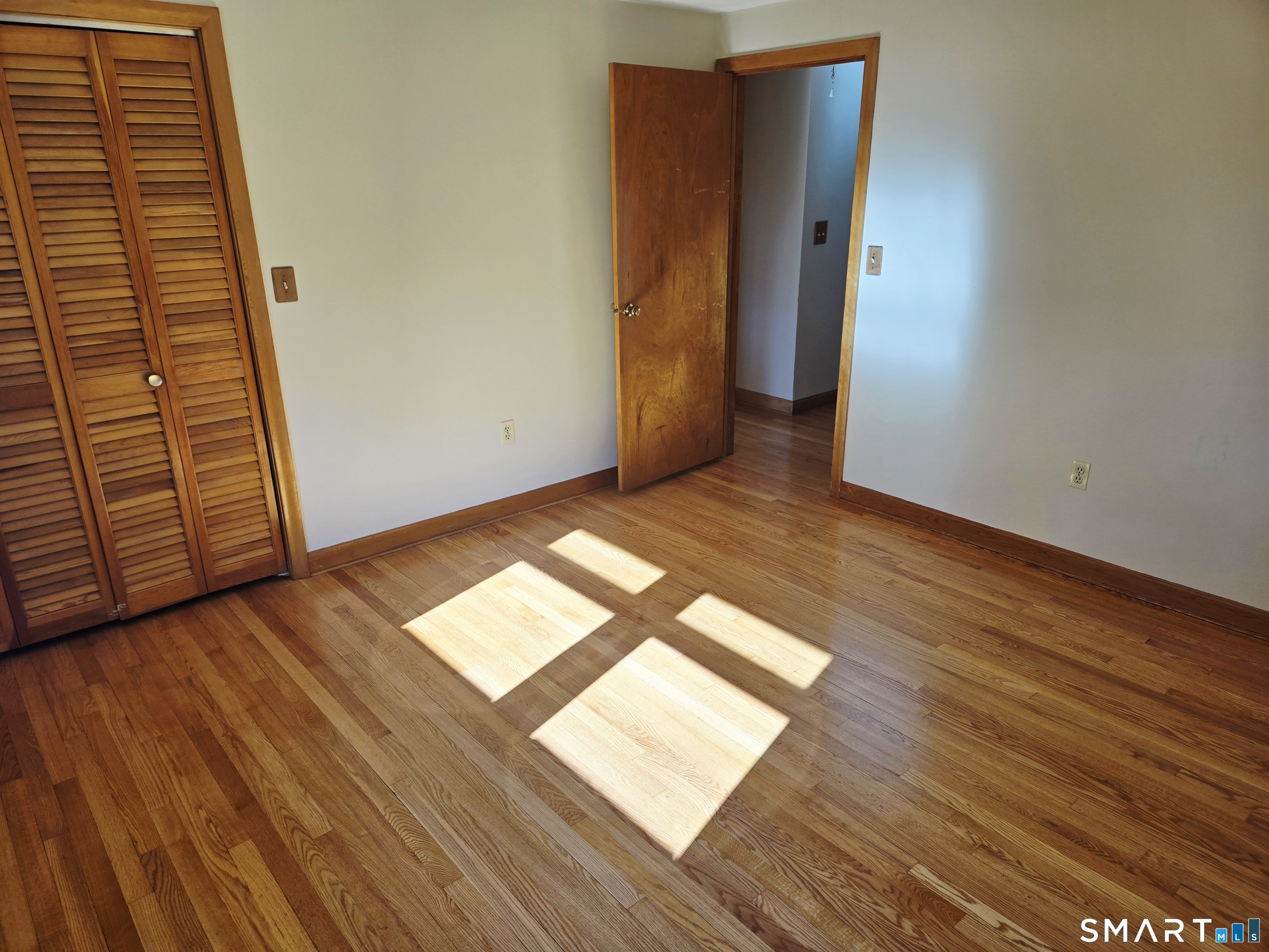 75 Neipsic Road Property Photo 12