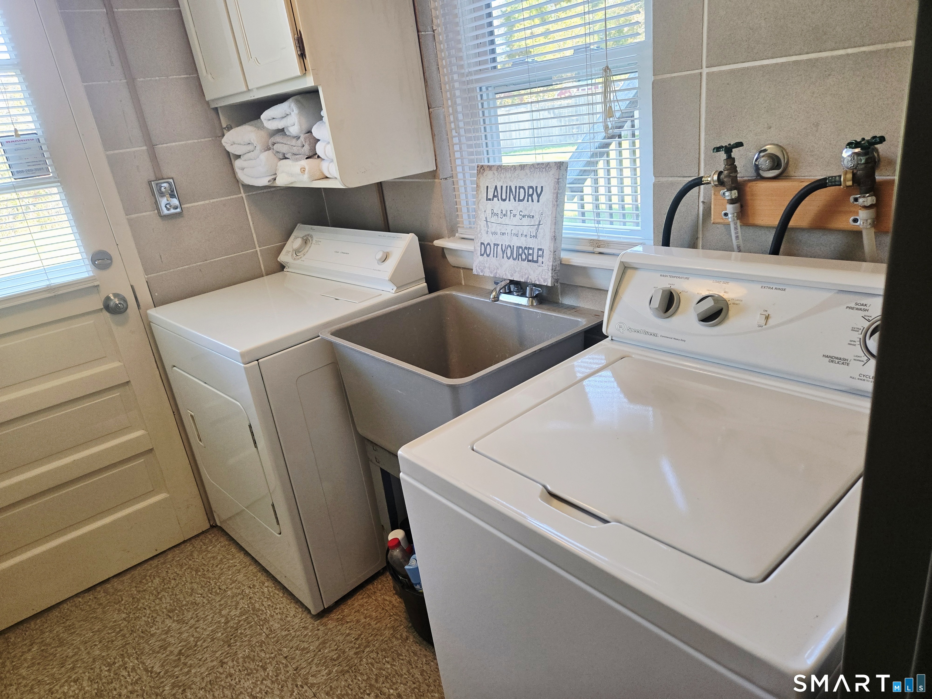 75 Neipsic Road Property Photo 28