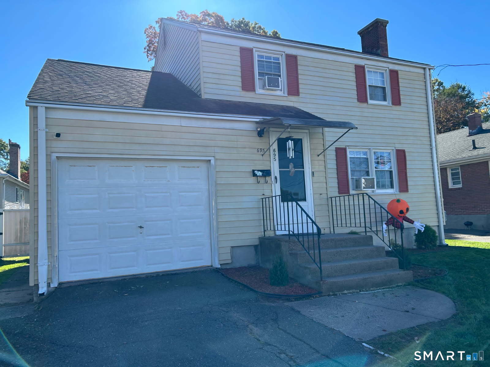 695 Tolland Street Property Photo
