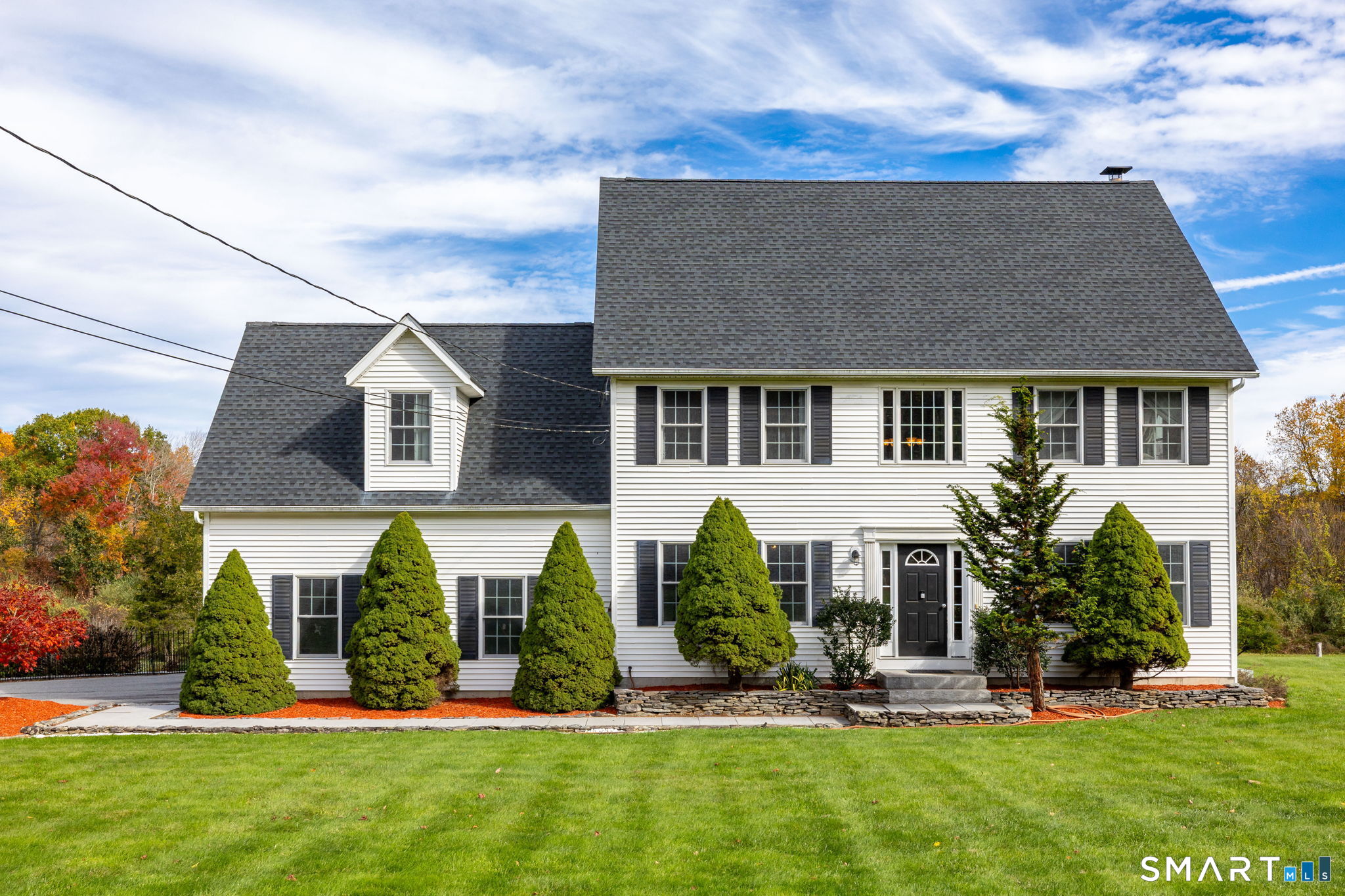 221 New London Road Property Photo 1