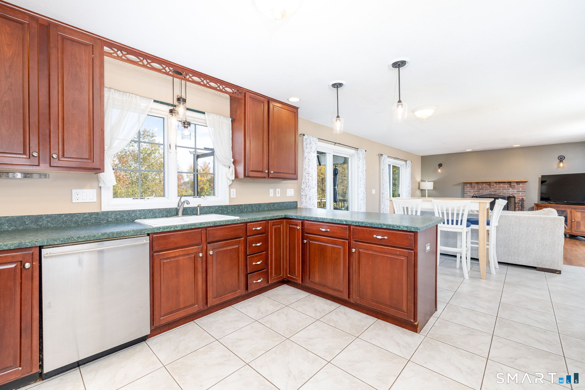 221 New London Road Property Photo 5