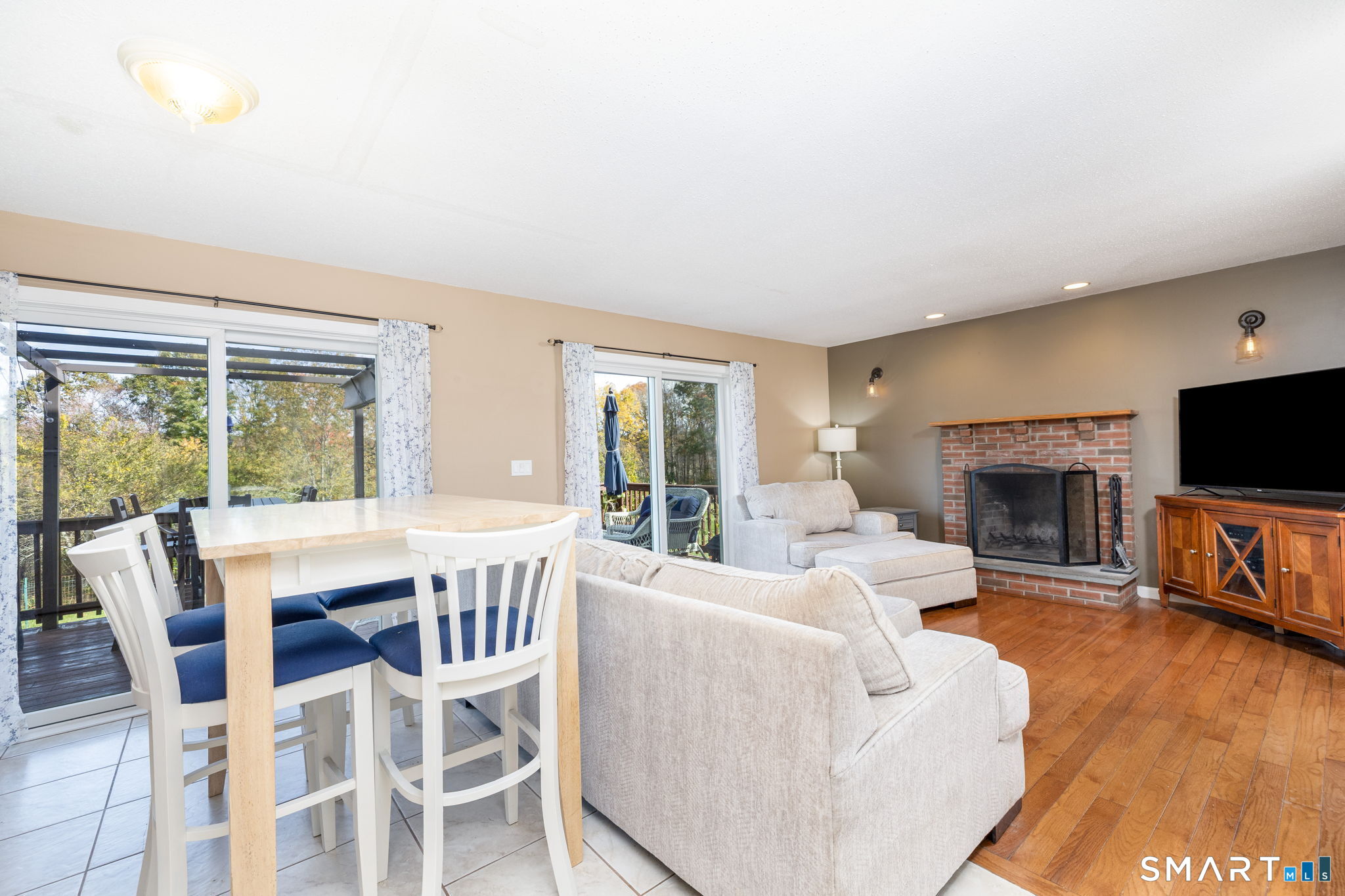 221 New London Road Property Photo 6