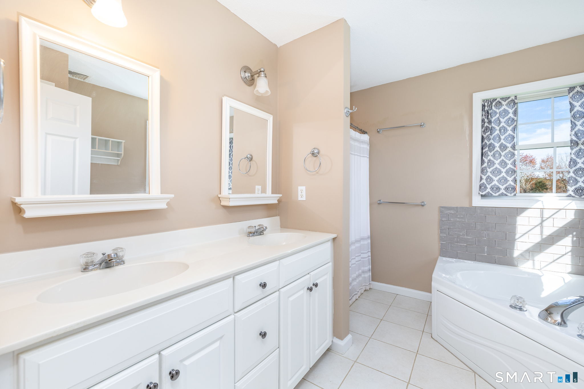 221 New London Road Property Photo 18