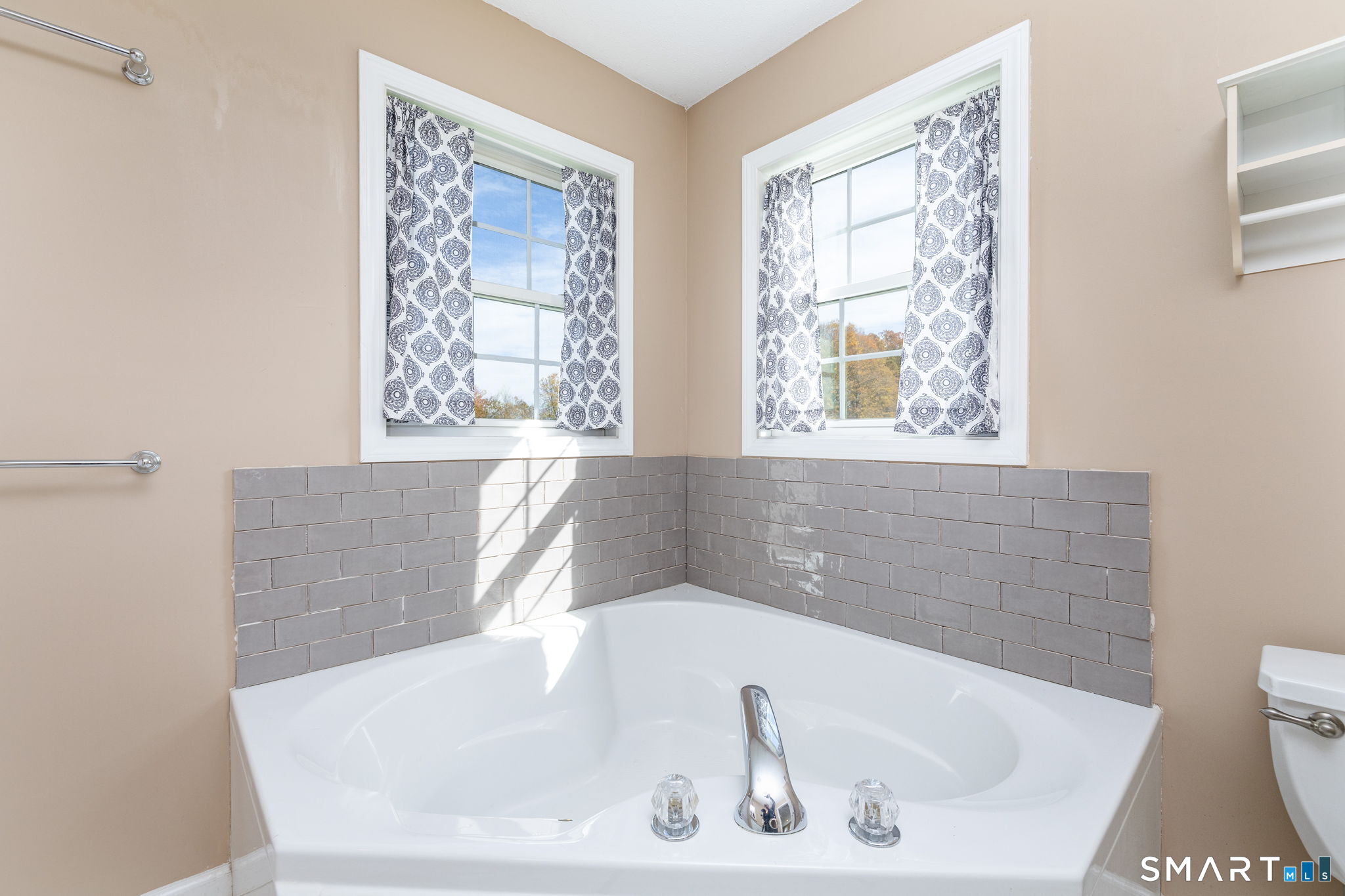 221 New London Road Property Photo 19