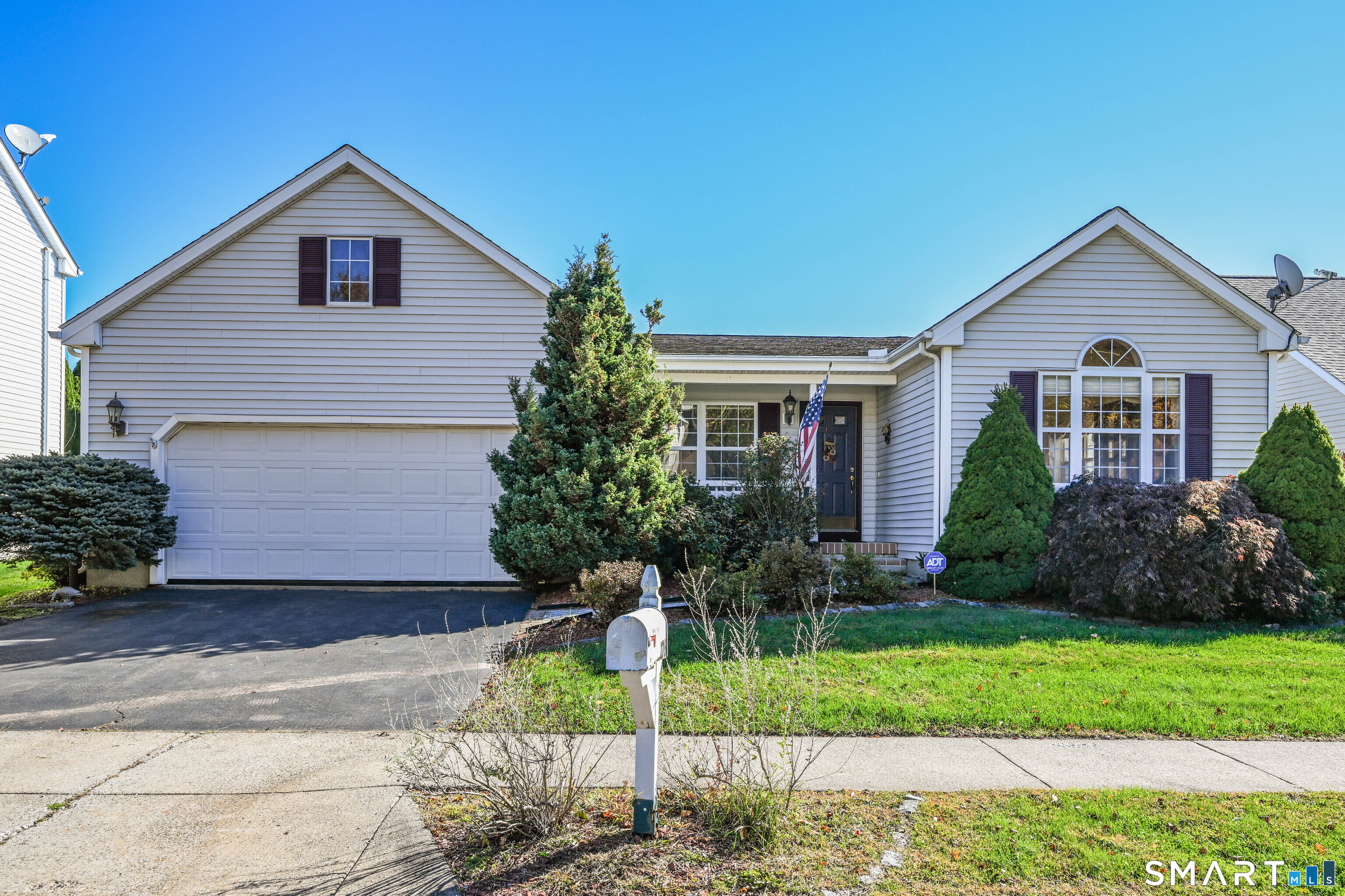 126 Rolling Green Property Photo 1