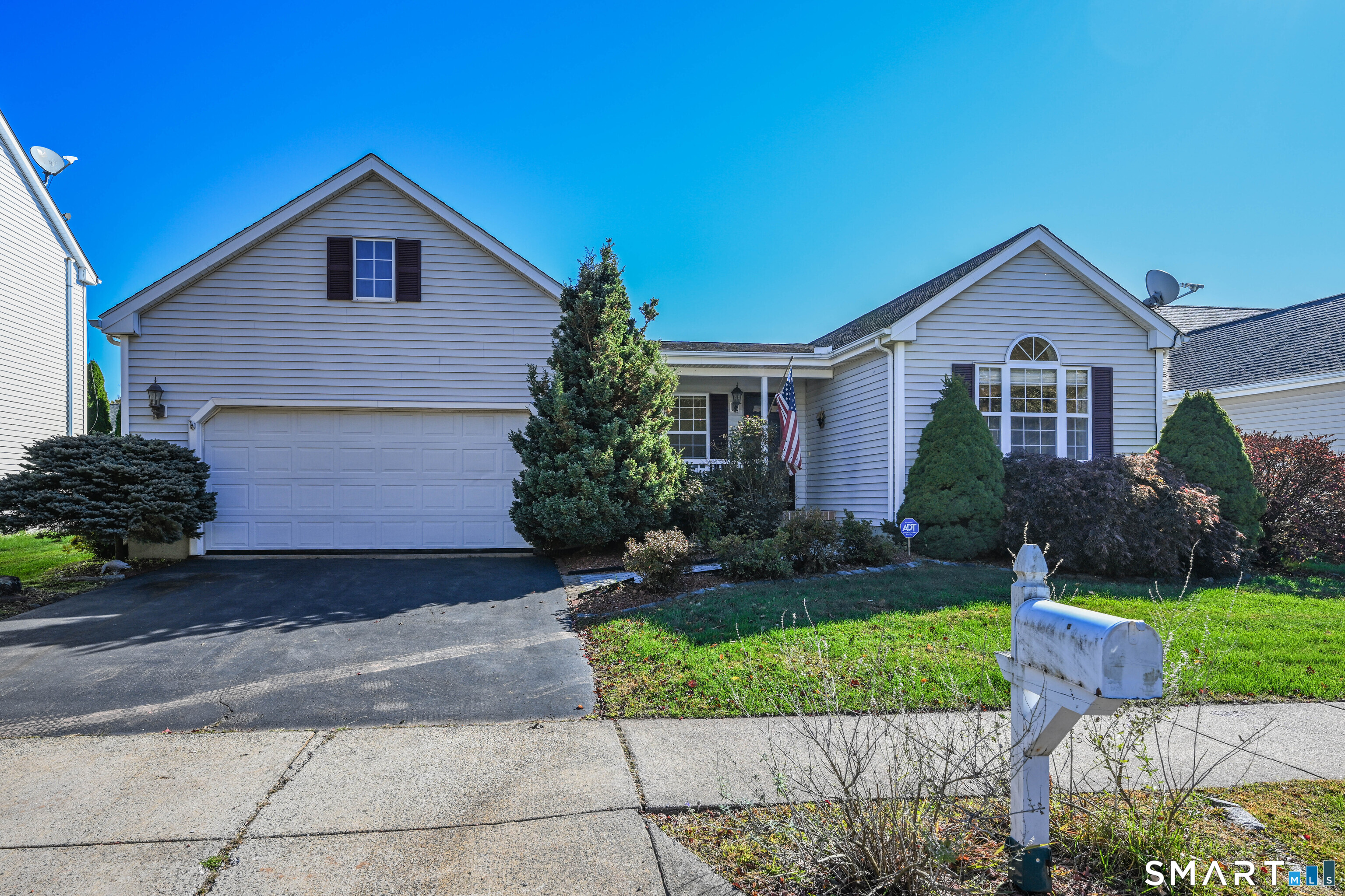 126 Rolling Green Property Photo 3