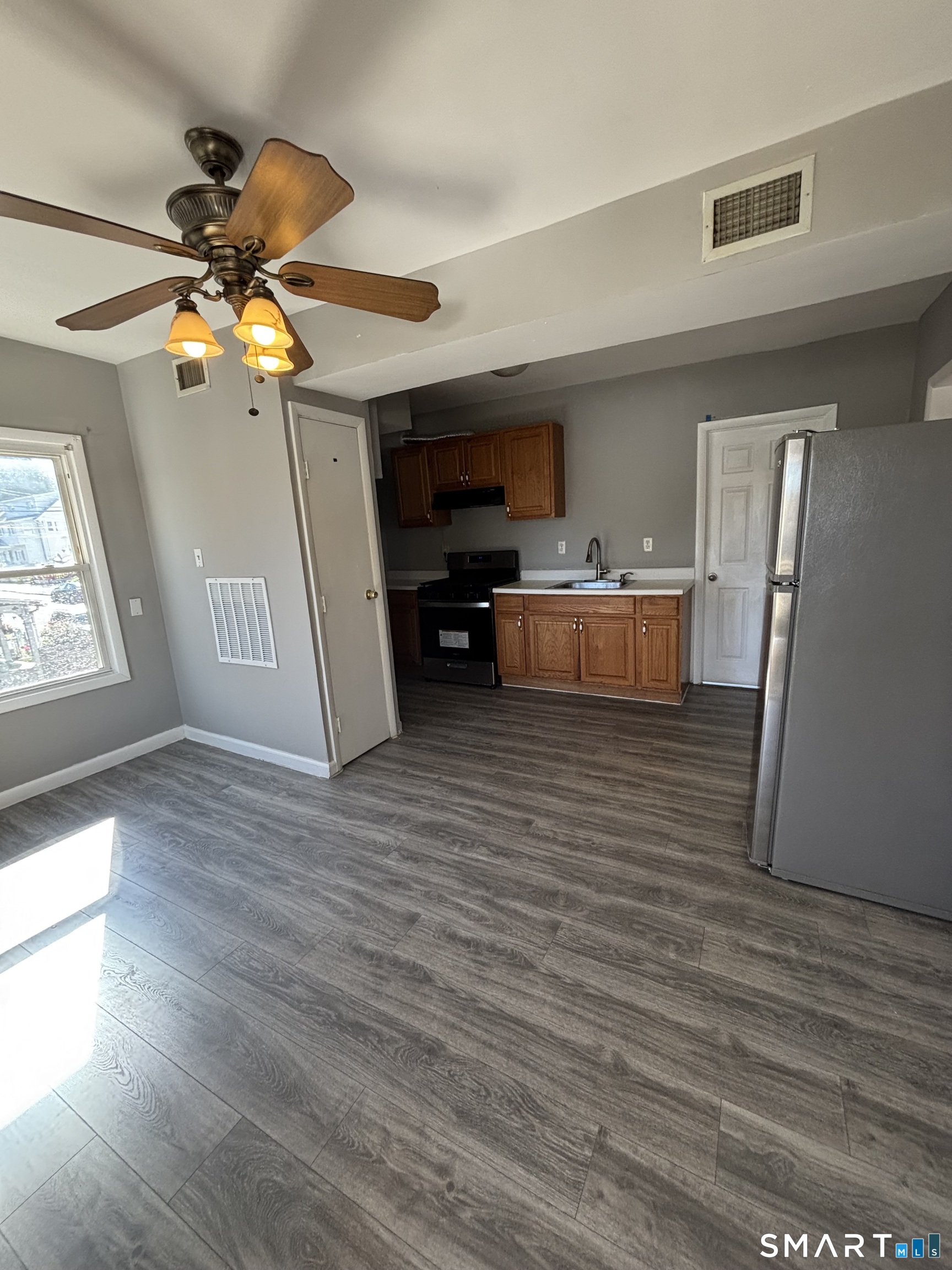 105 High Second Floor Street Property Photo 2