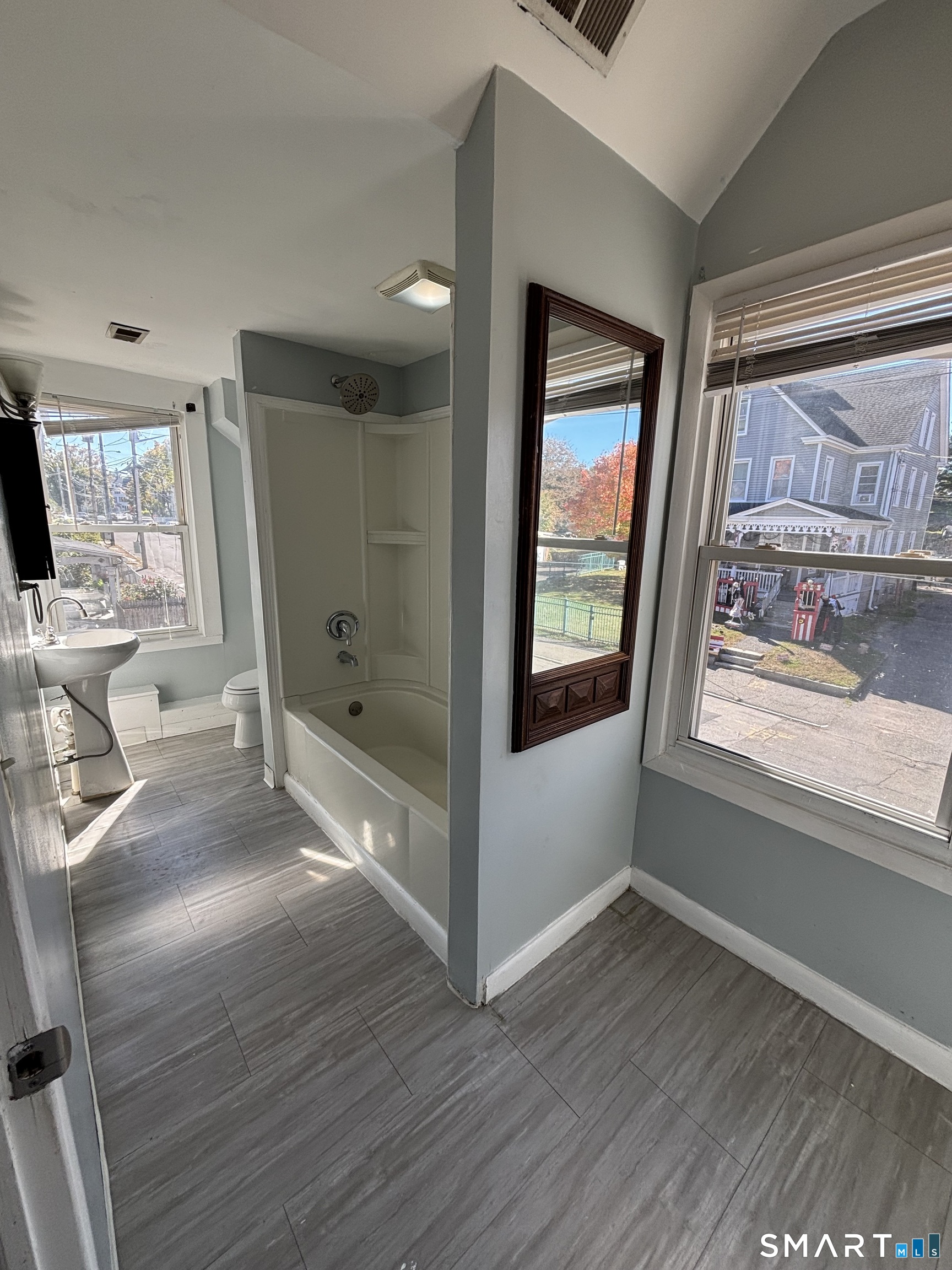 105 High Second Floor Street Property Photo 6