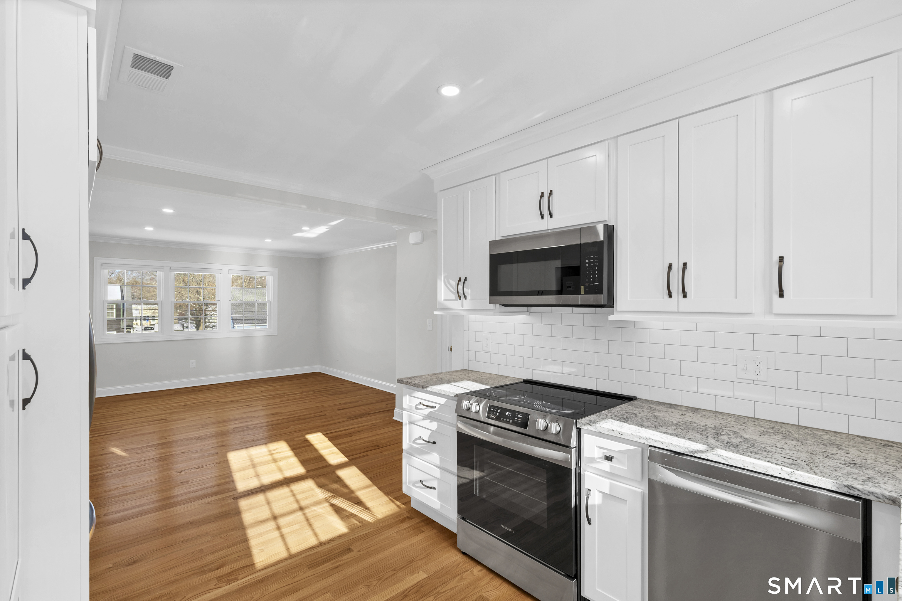 122 North 1 Street Property Photo 4