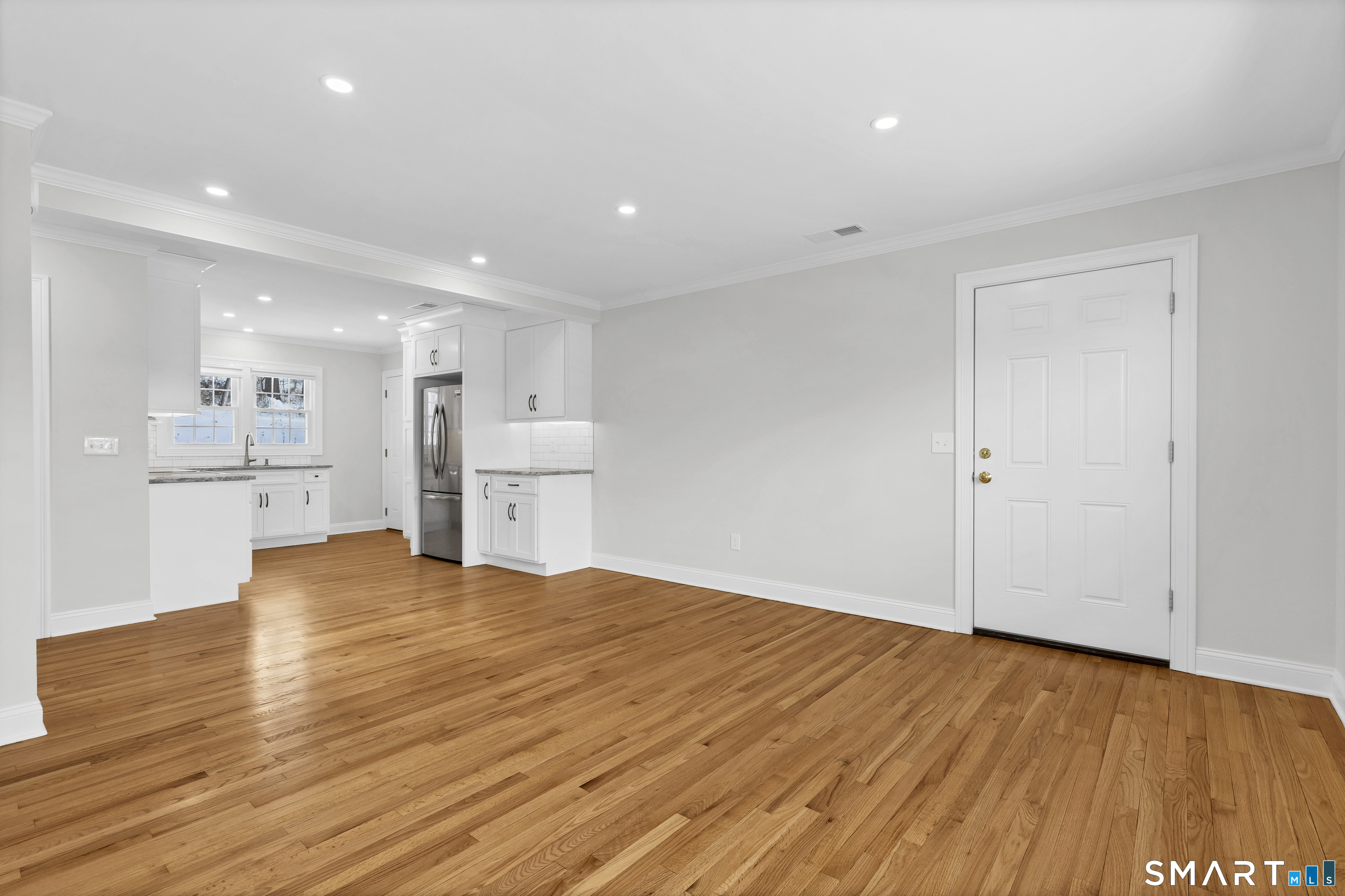 122 North 1 Street Property Photo 5