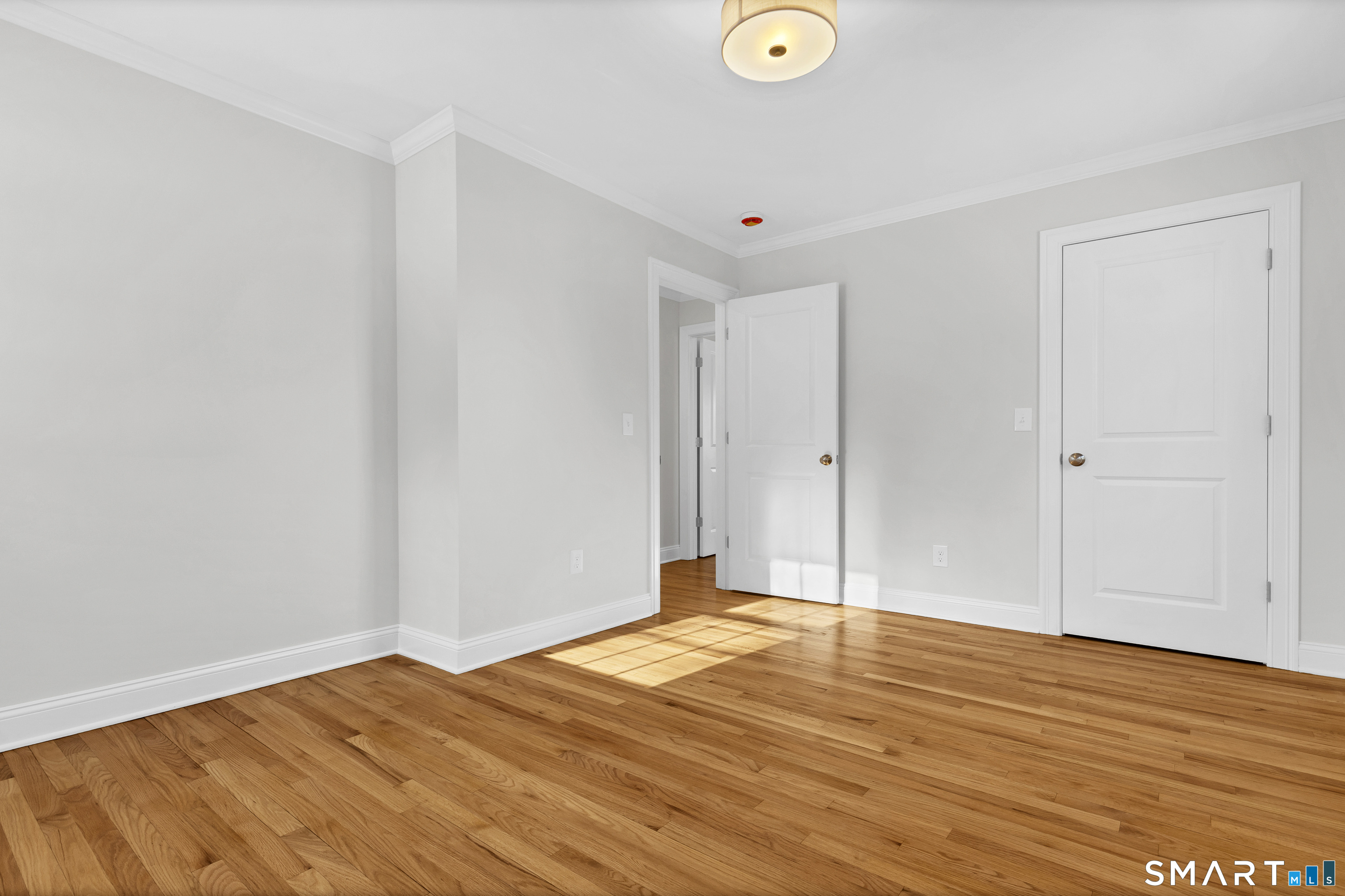 122 North 1 Street Property Photo 17