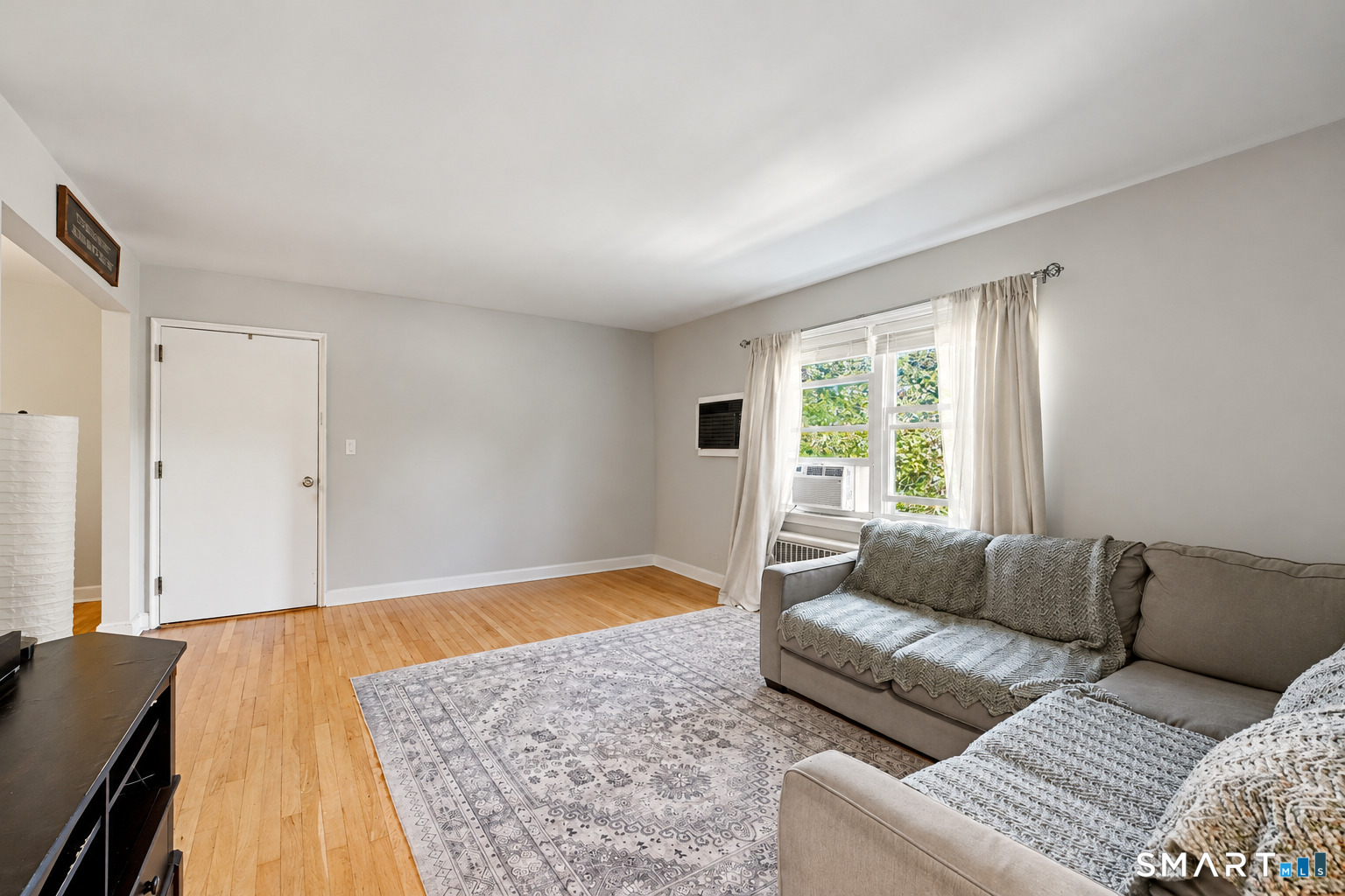 108 Strawberry Hill 3 Avenue Property Photo 4