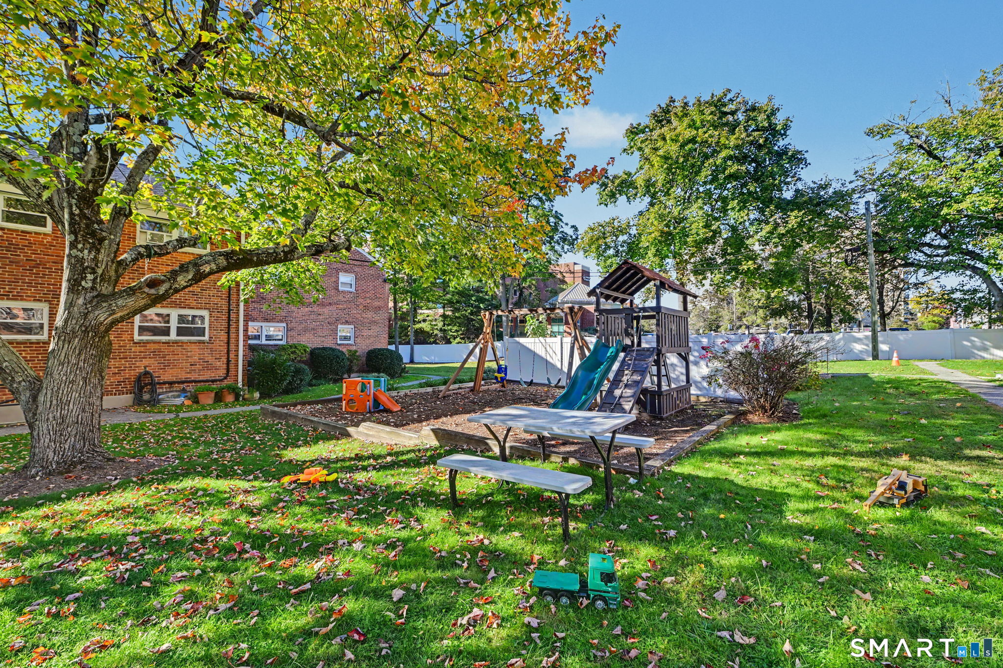 108 Strawberry Hill 3 Avenue Property Photo 17