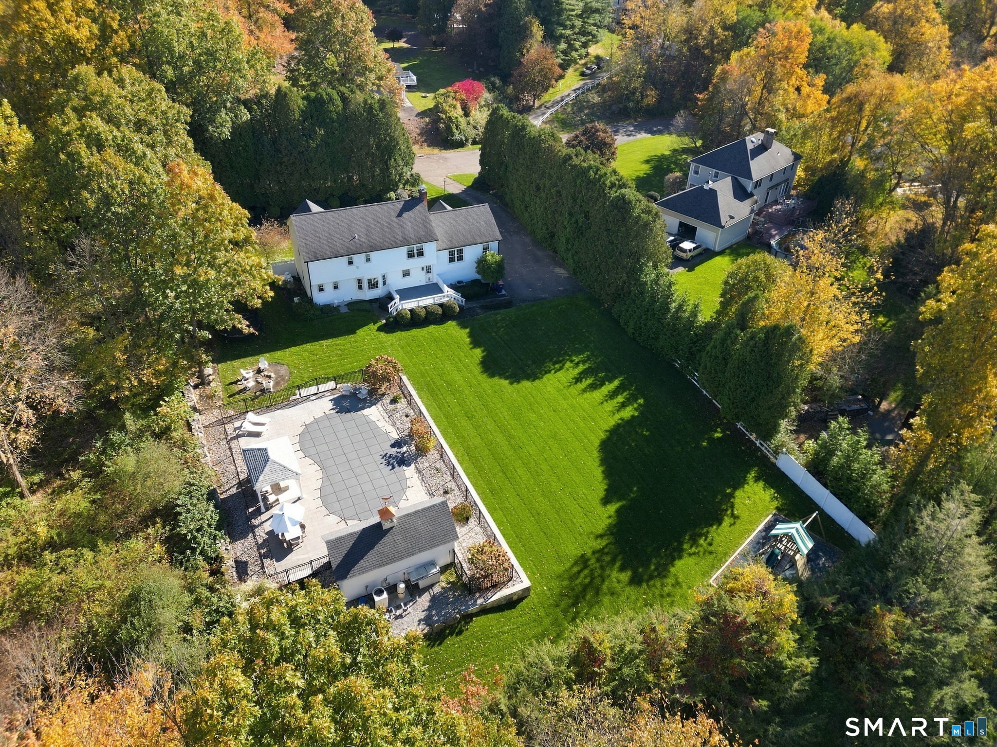 12 Glen Hollow Drive Property Photo 5