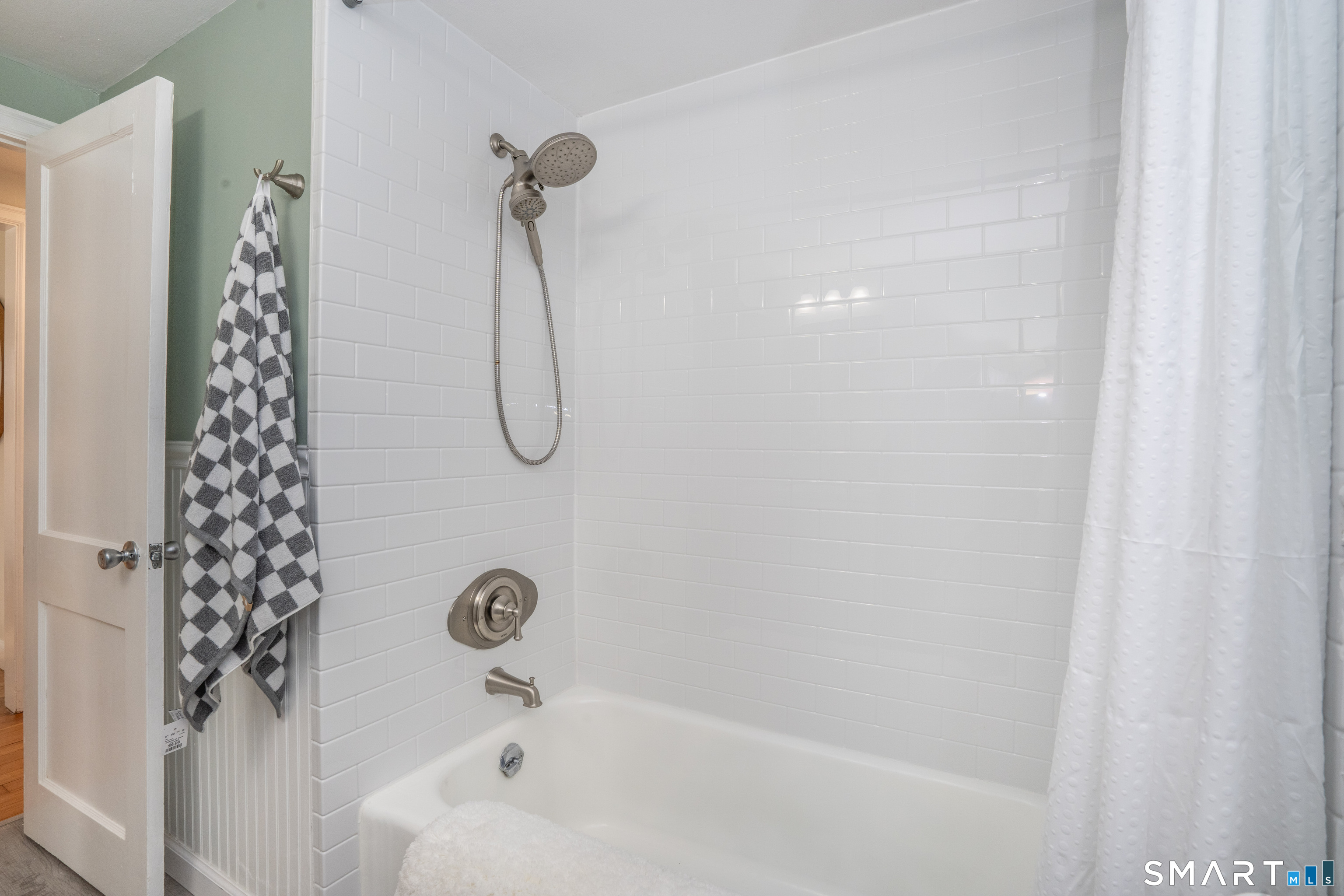 16 Kenlock Street Property Photo 11