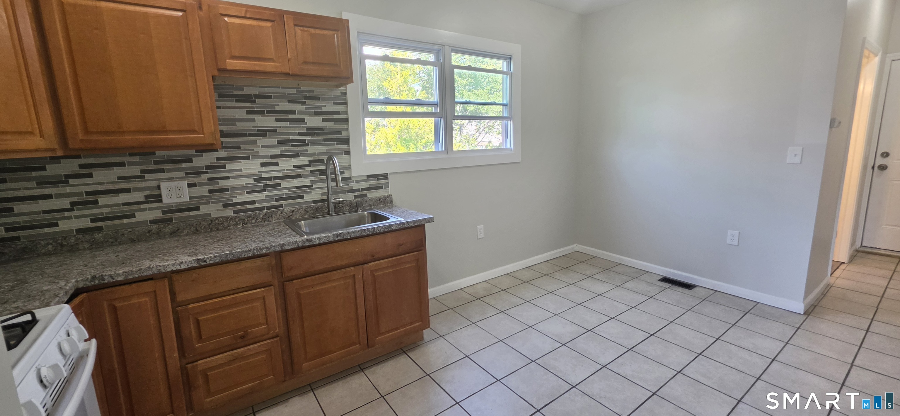 279 Captain Thomas 1st Fl Boulevard Property Photo 8