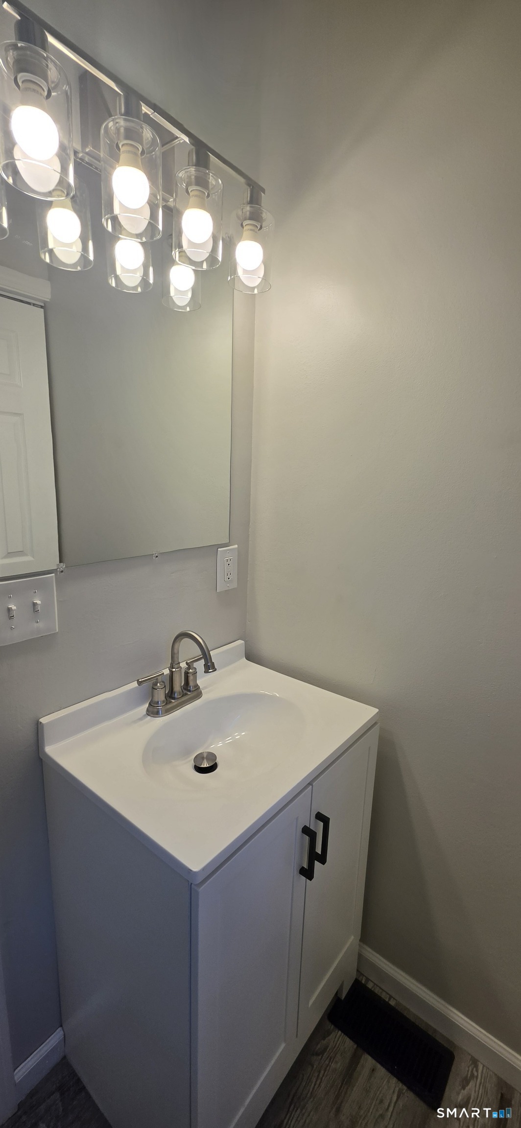 279 Captain Thomas 1st Fl Boulevard Property Photo 11