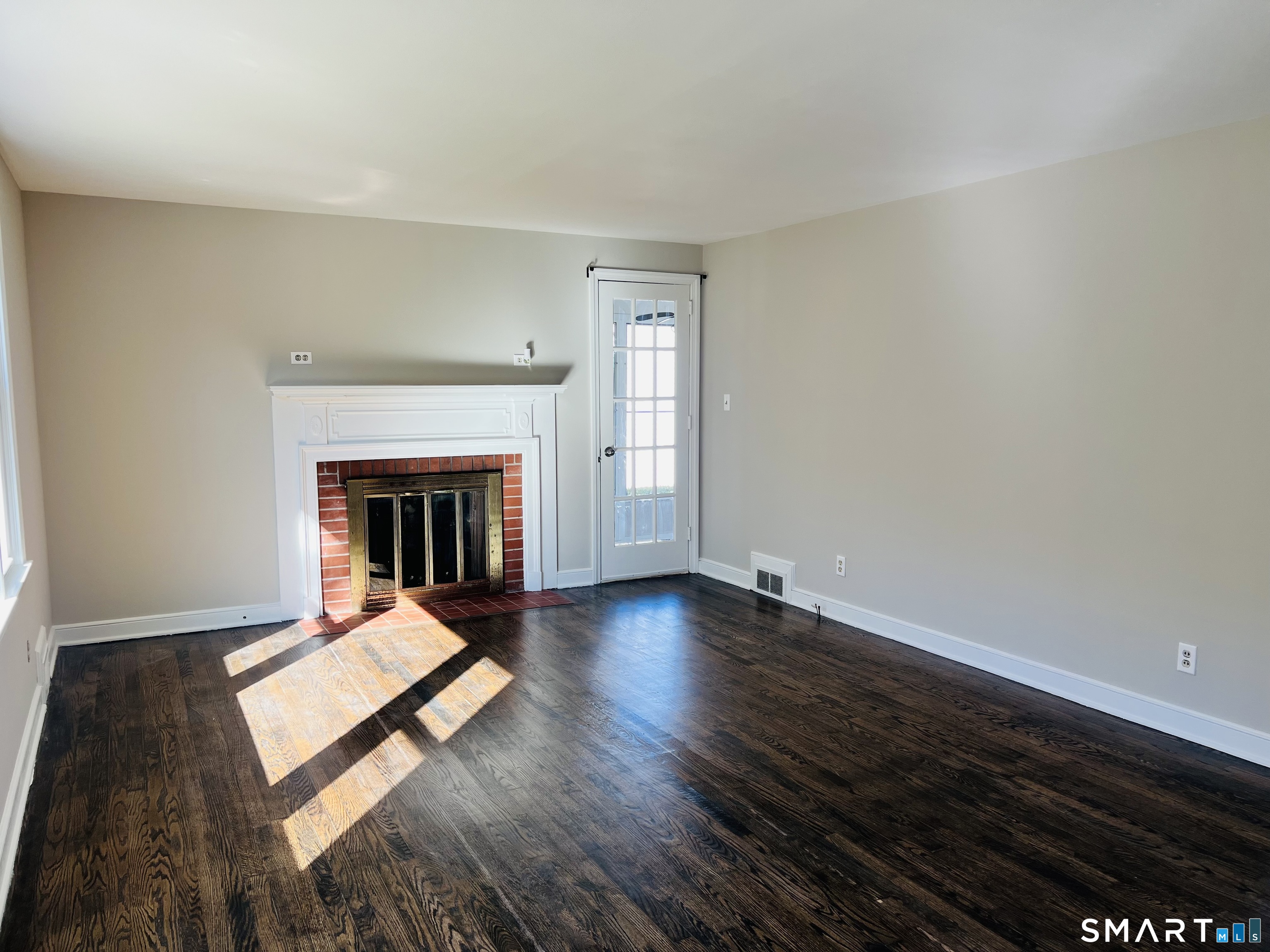 106 Front South Street Property Photo 5