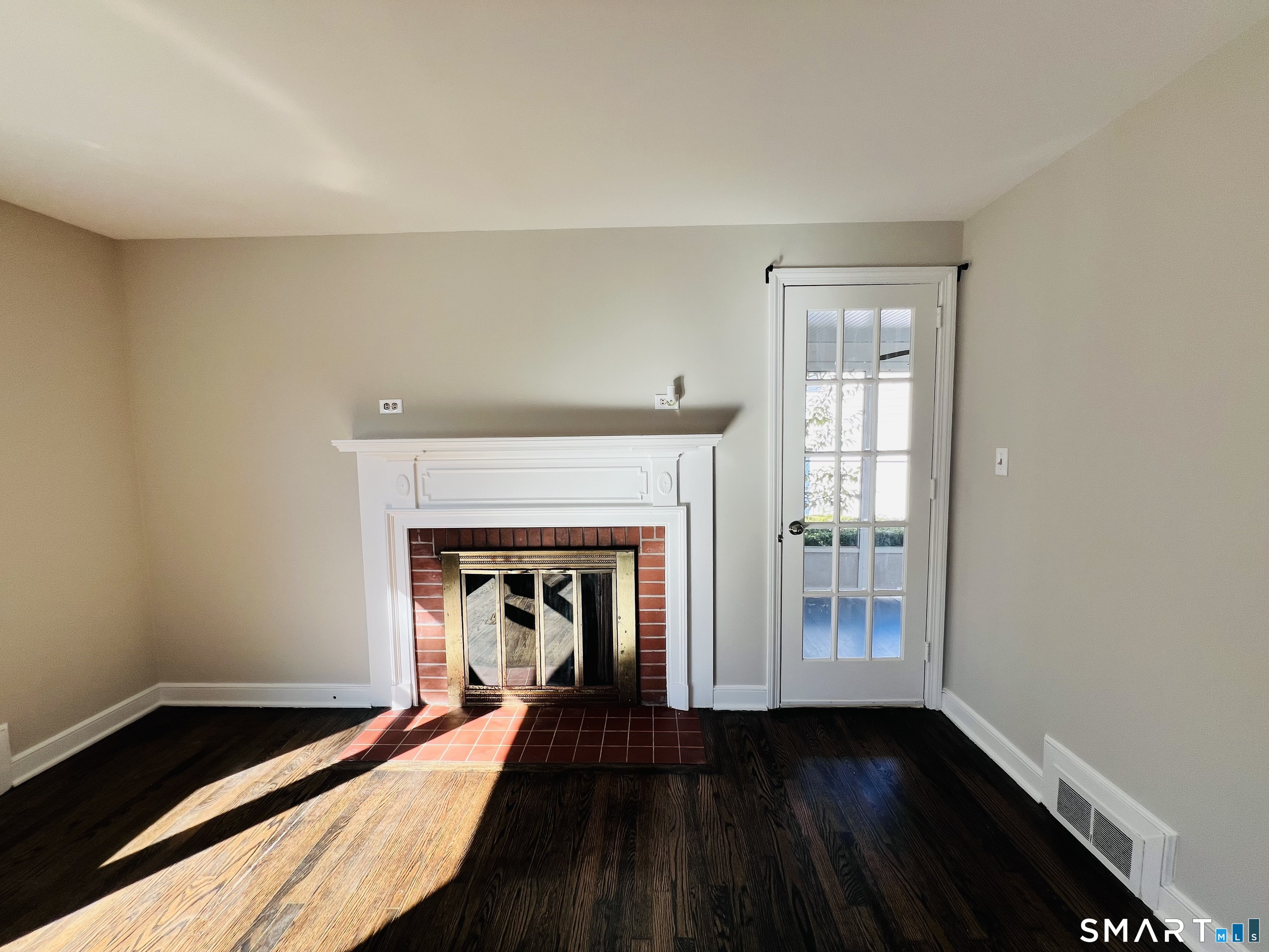 106 Front South Street Property Photo 7