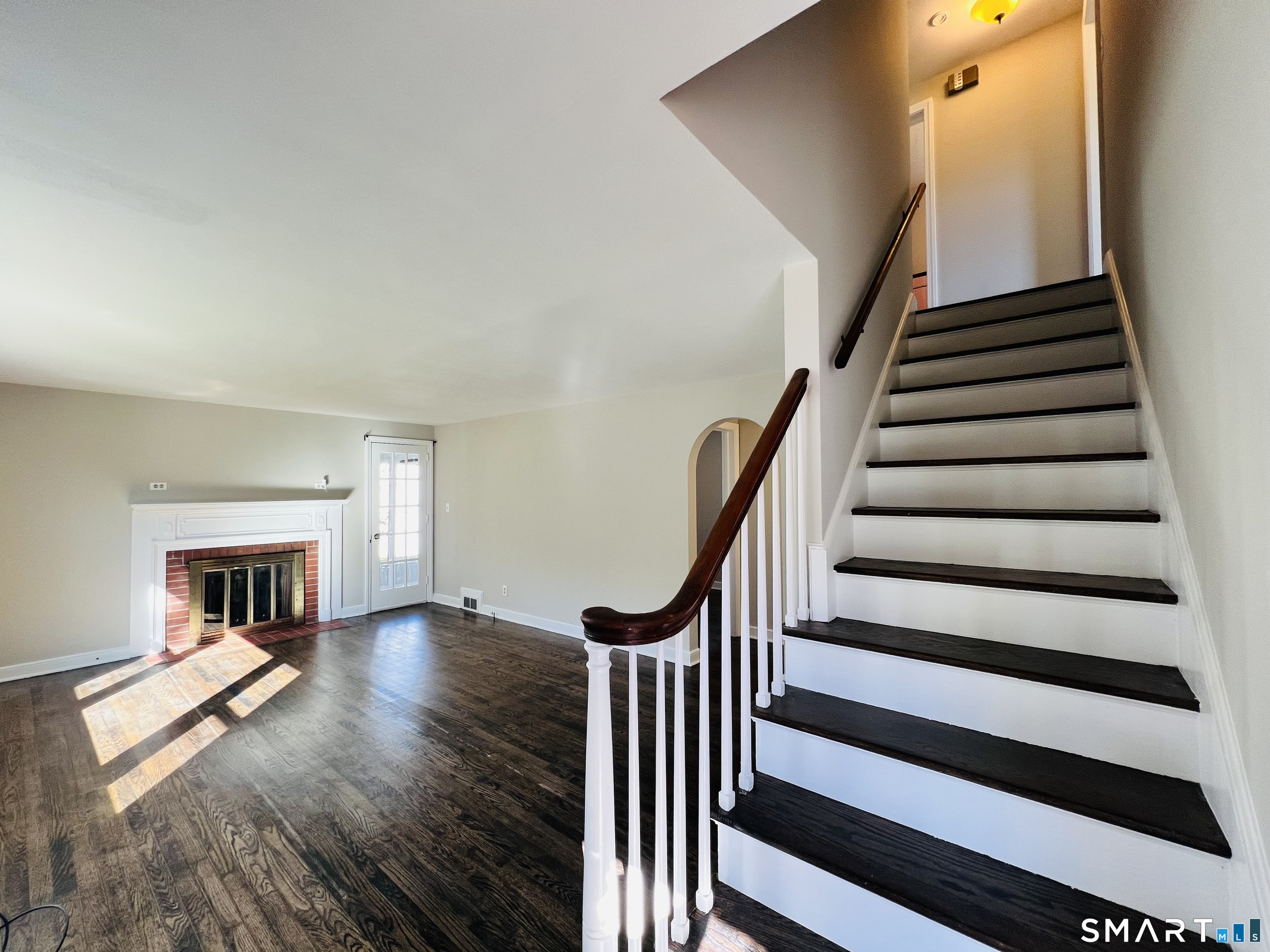 106 Front South Street Property Photo 8