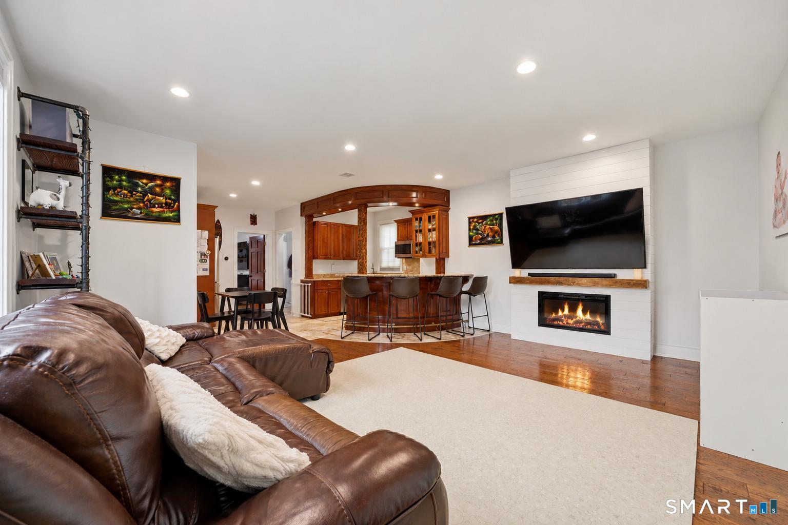 128 Van Buskirk Avenue Property Photo 3