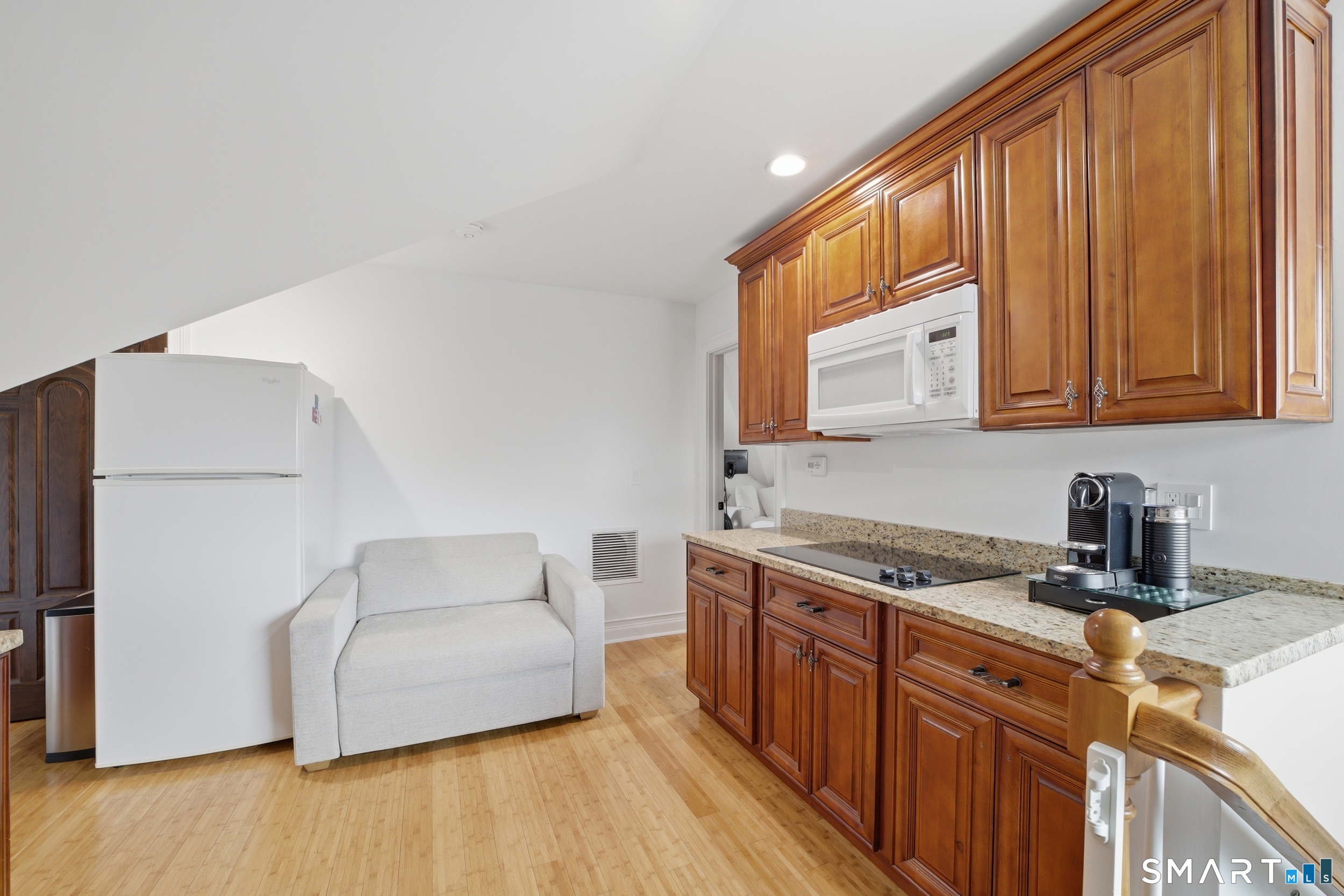 128 Van Buskirk Avenue Property Photo 18