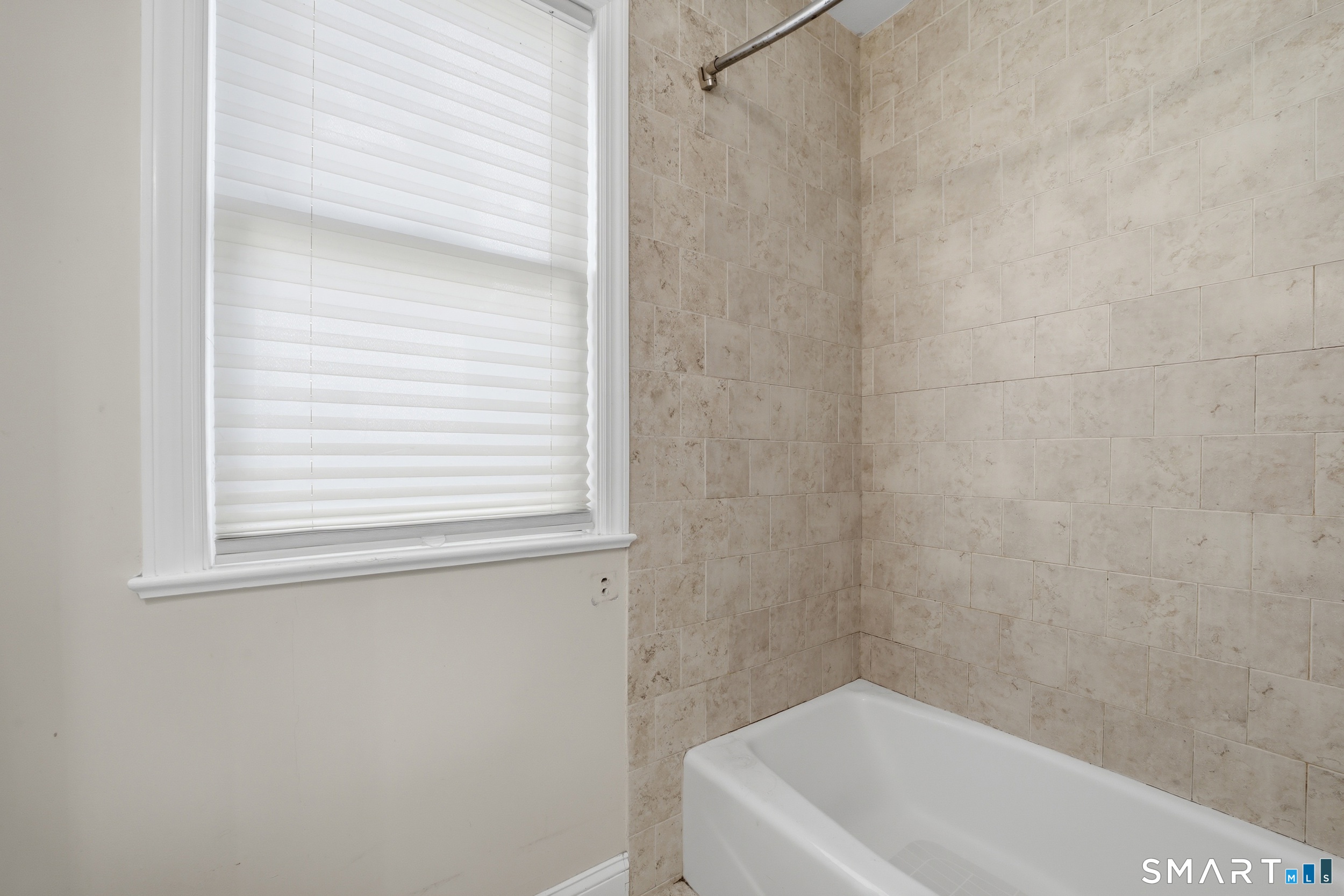128 Van Buskirk Avenue Property Photo 32