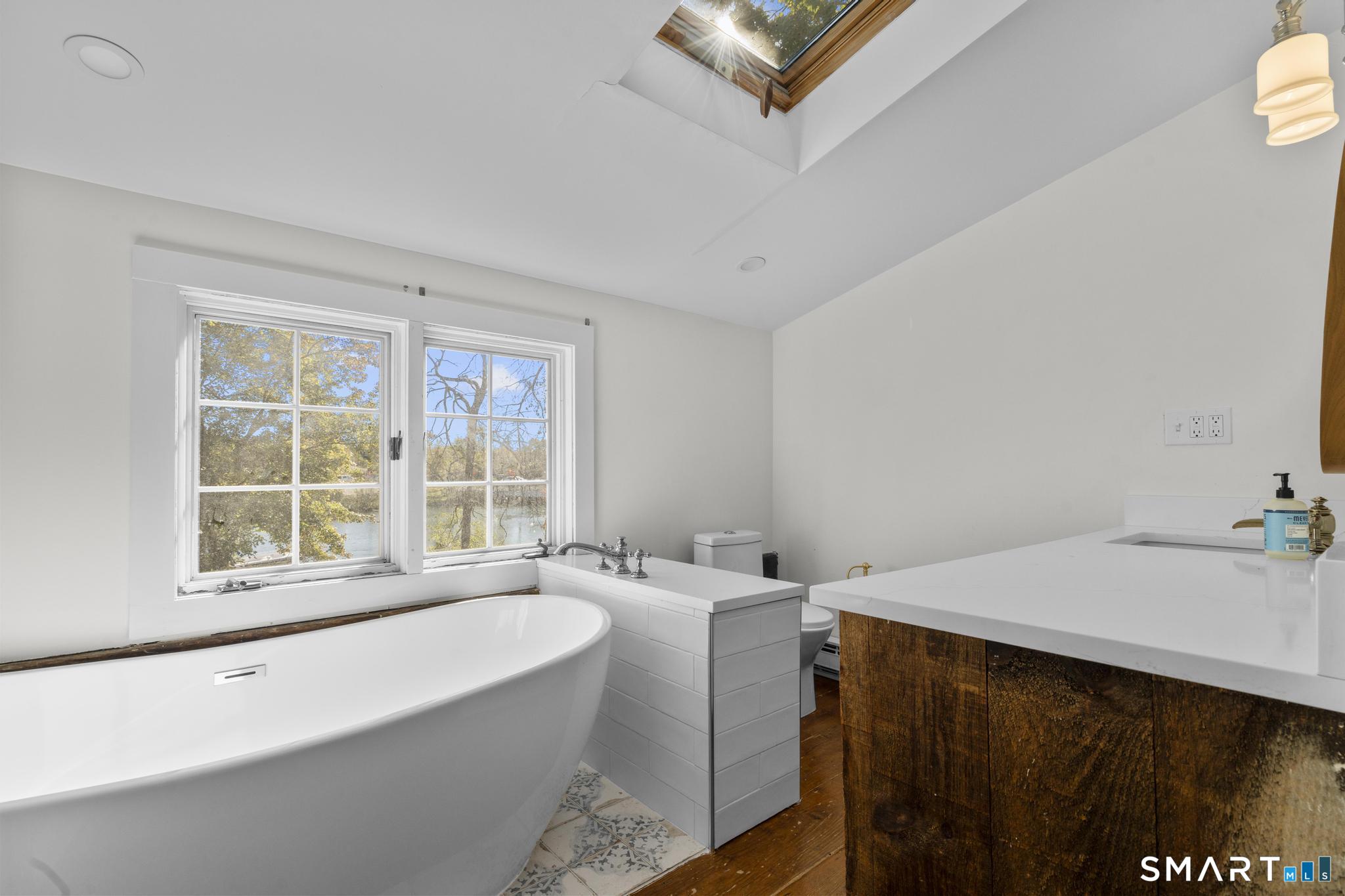 17 River East Road Property Photo 16